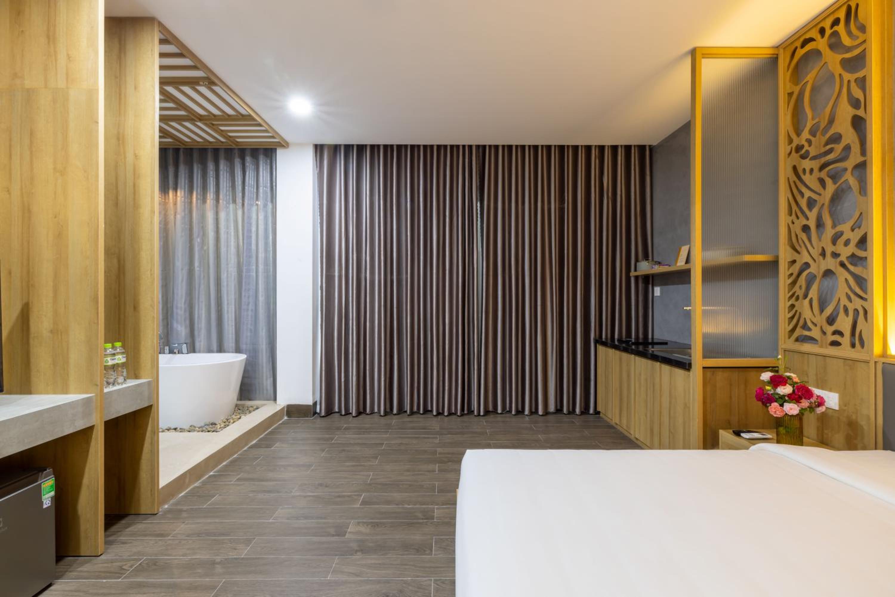 King Room with Spa Bath