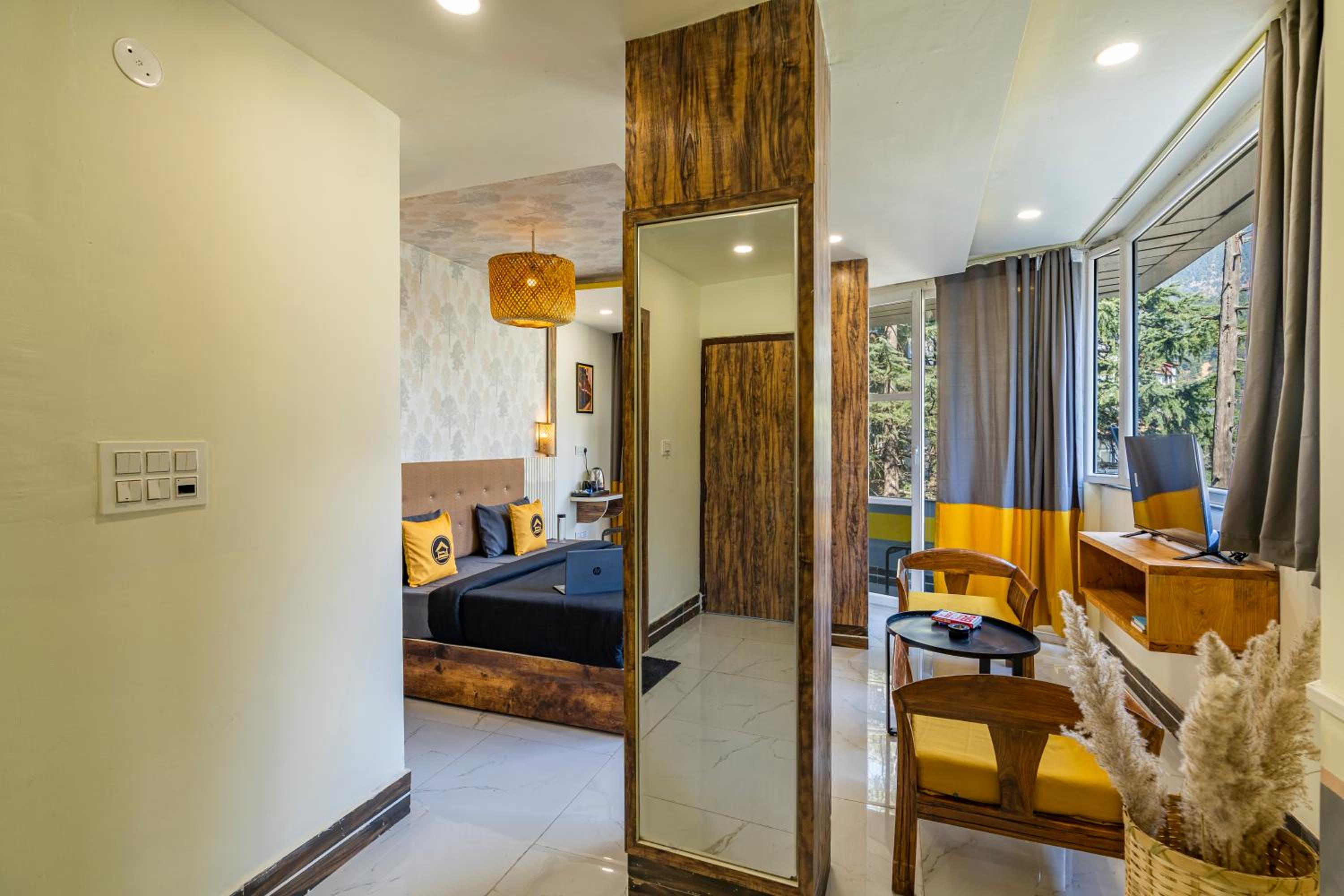 Deluxe Double Room with Balcony photo 3