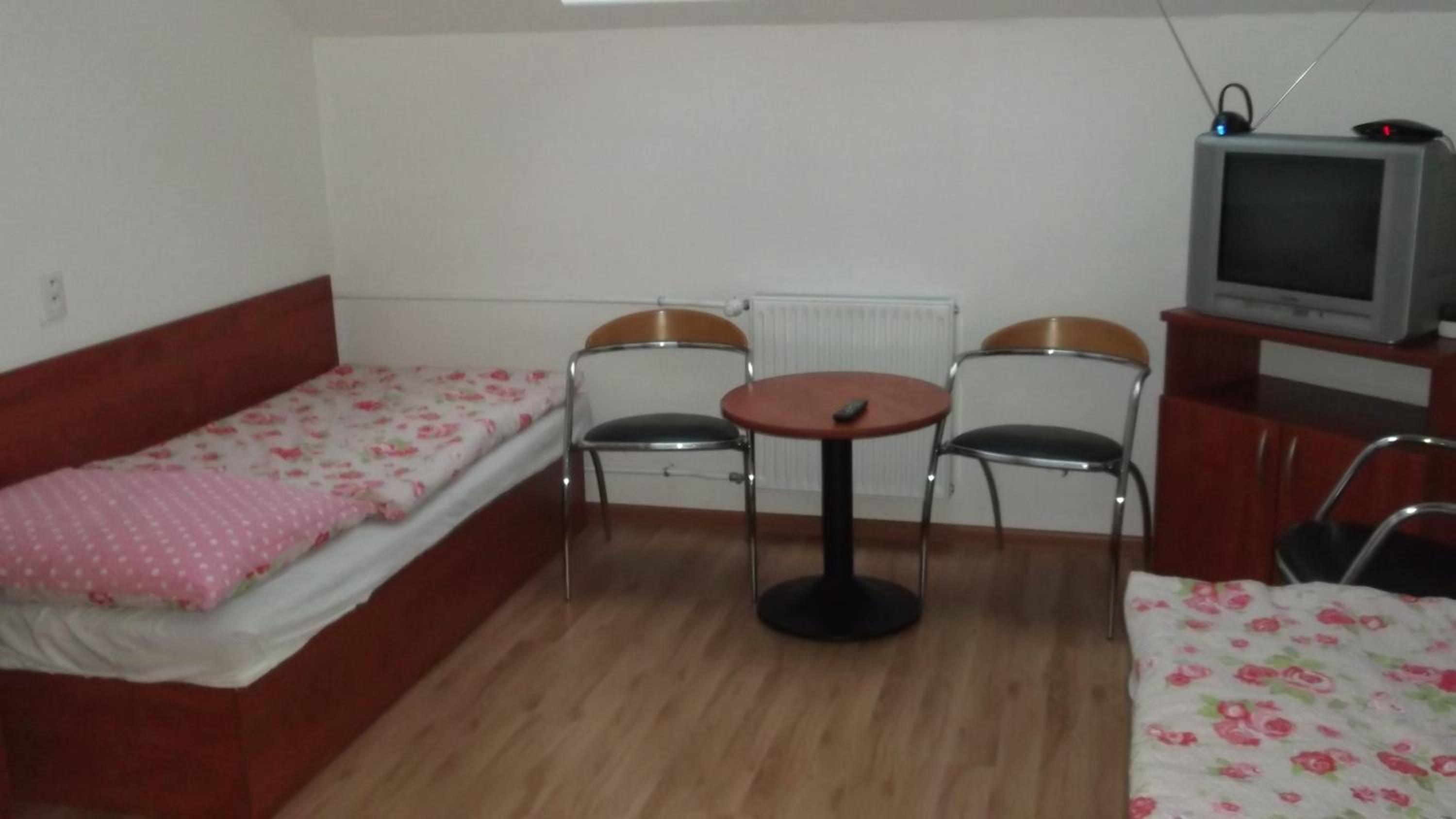 Standard Twin Room - Photo 1