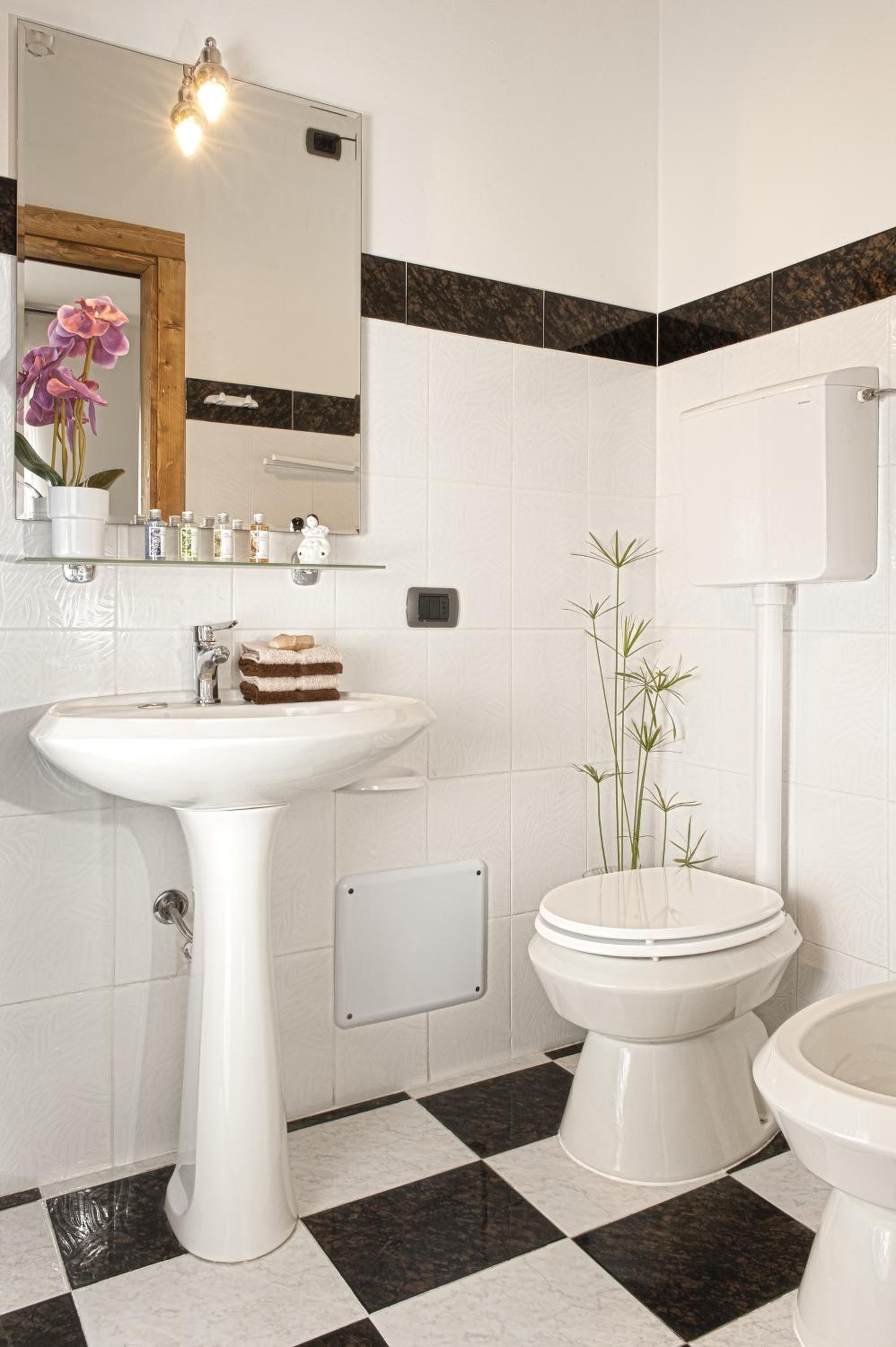 Double Room with Private Bathroom - Photo 3