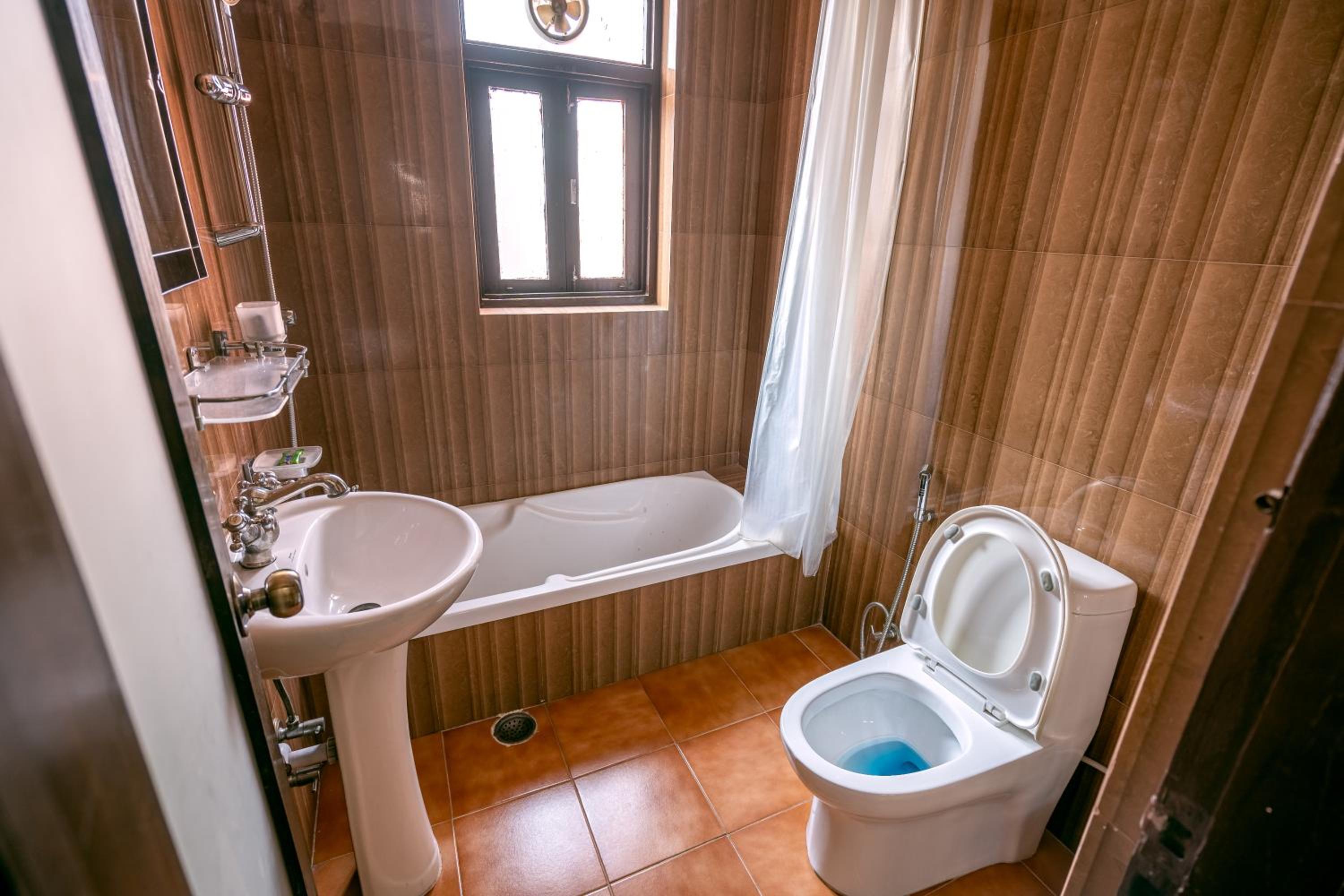 Deluxe Double or Twin Room - Photo 5
