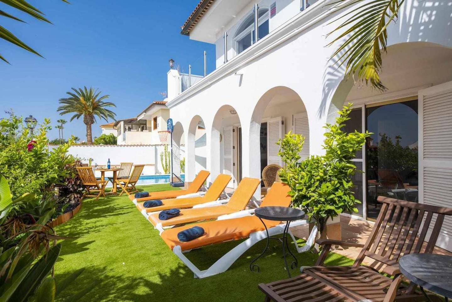 Villa photo 2