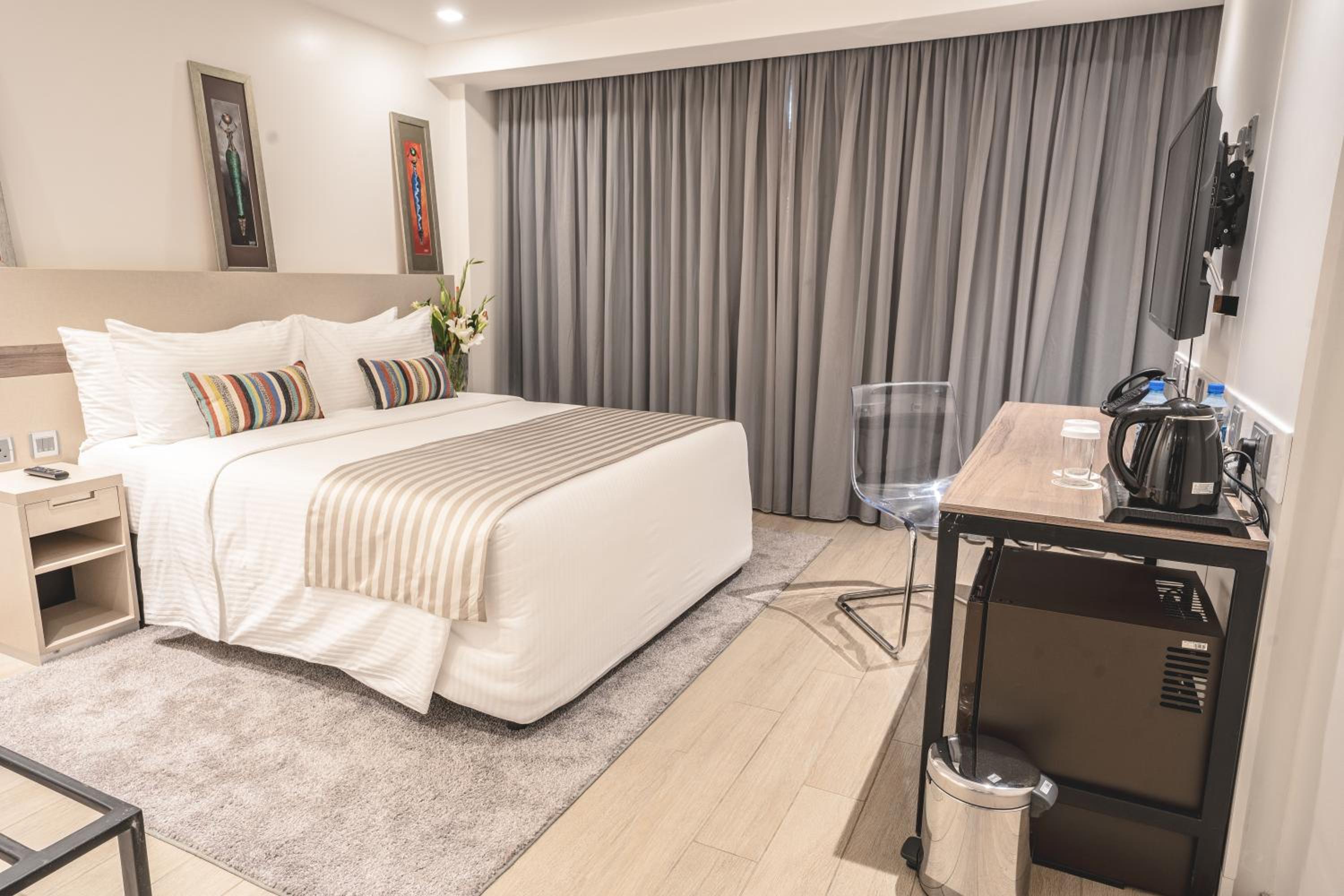 Deluxe Queen Room