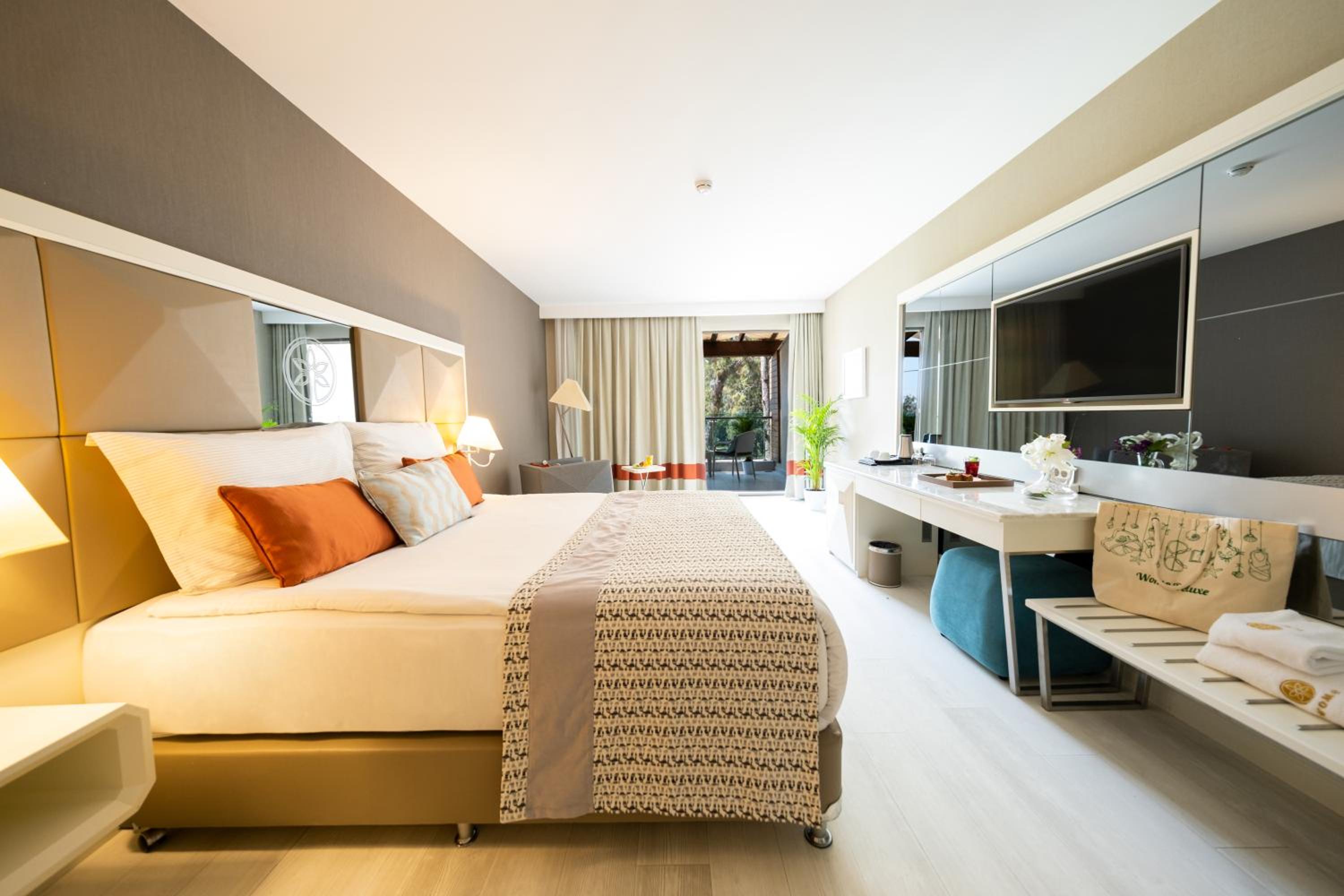 Quadruple Room with Sea View - Photo 7
