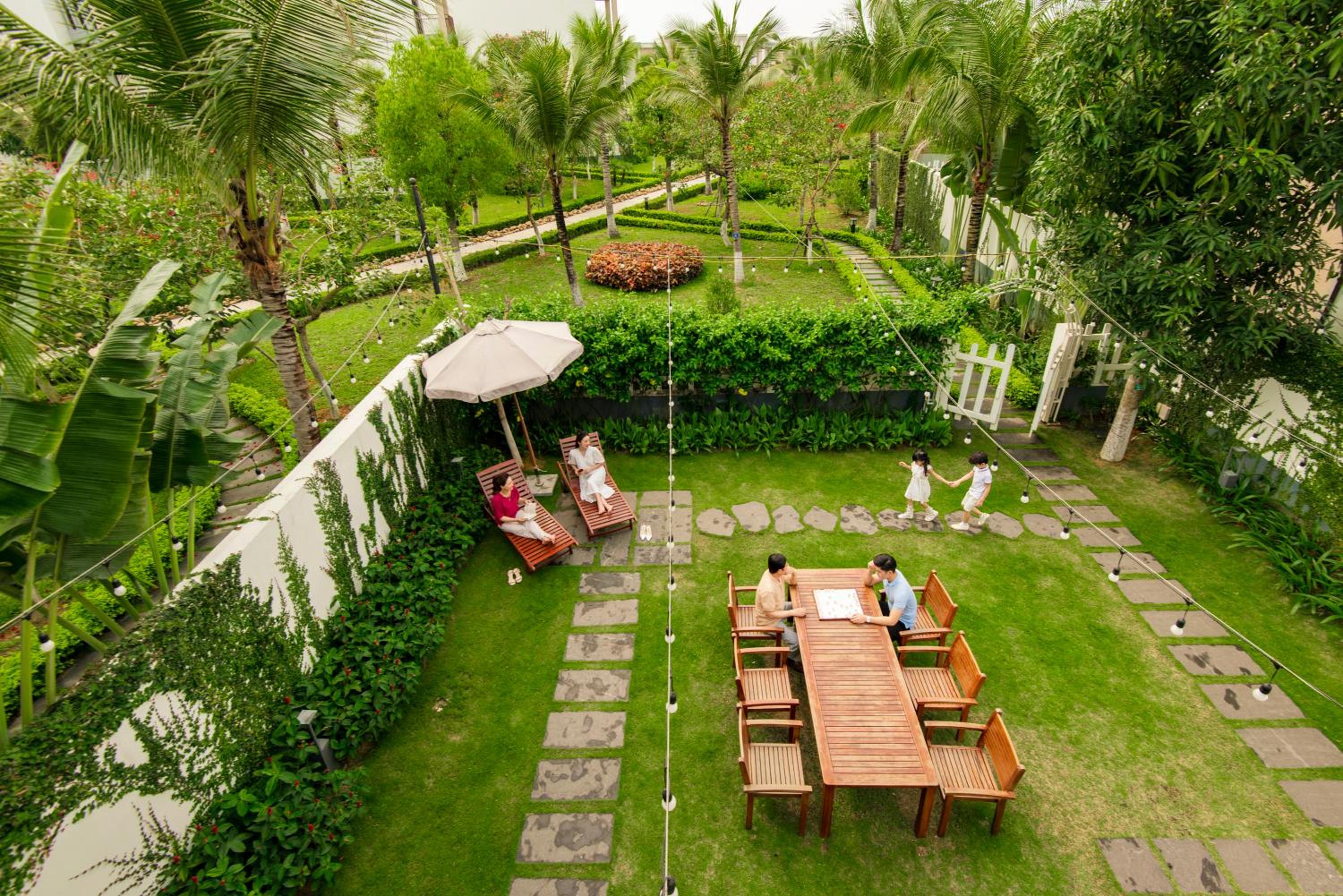 4 Bedrooms Oakwood Executive Villa  - Photo 2