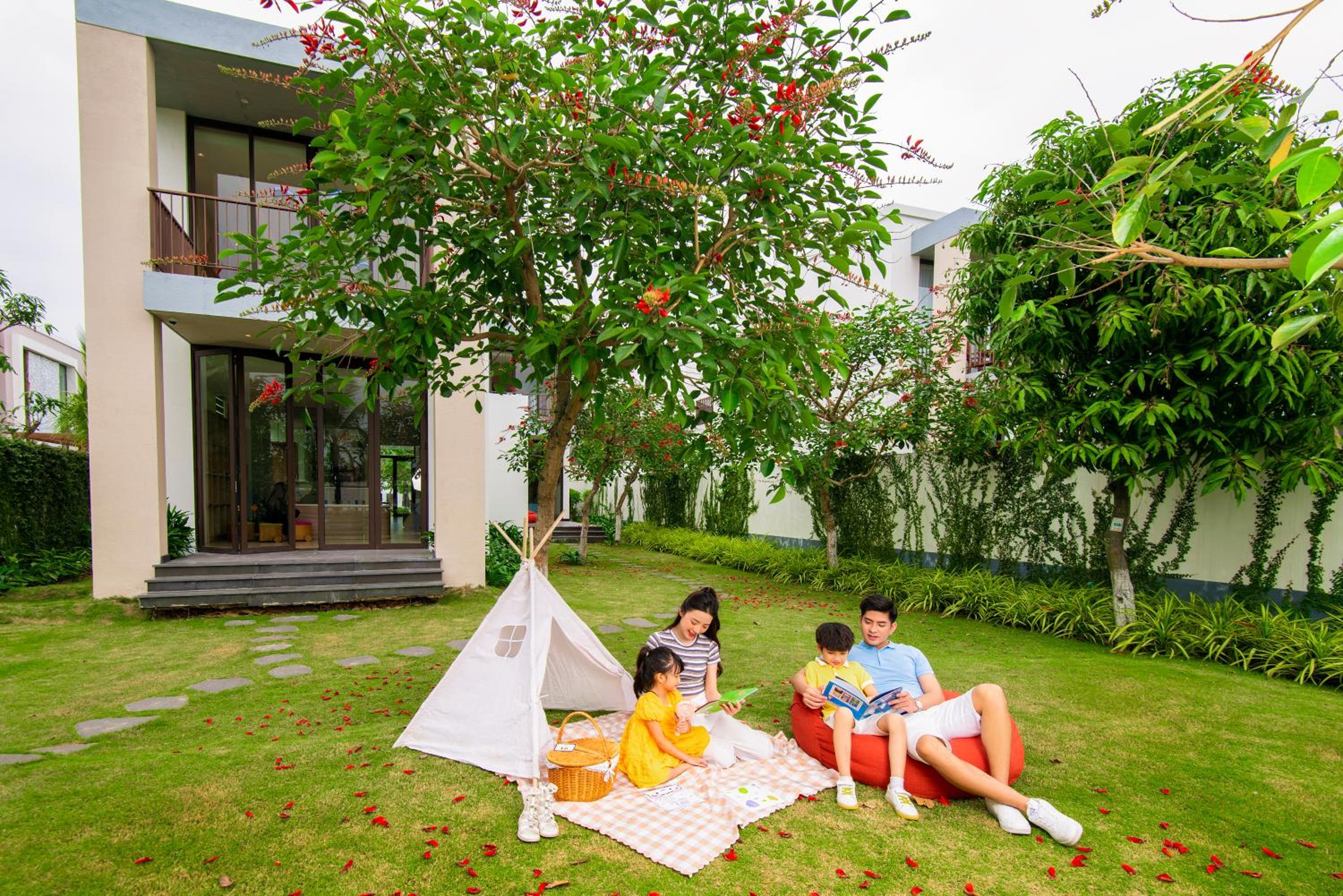 4 Bedrooms Oakwood Executive Villa  - Photo 3