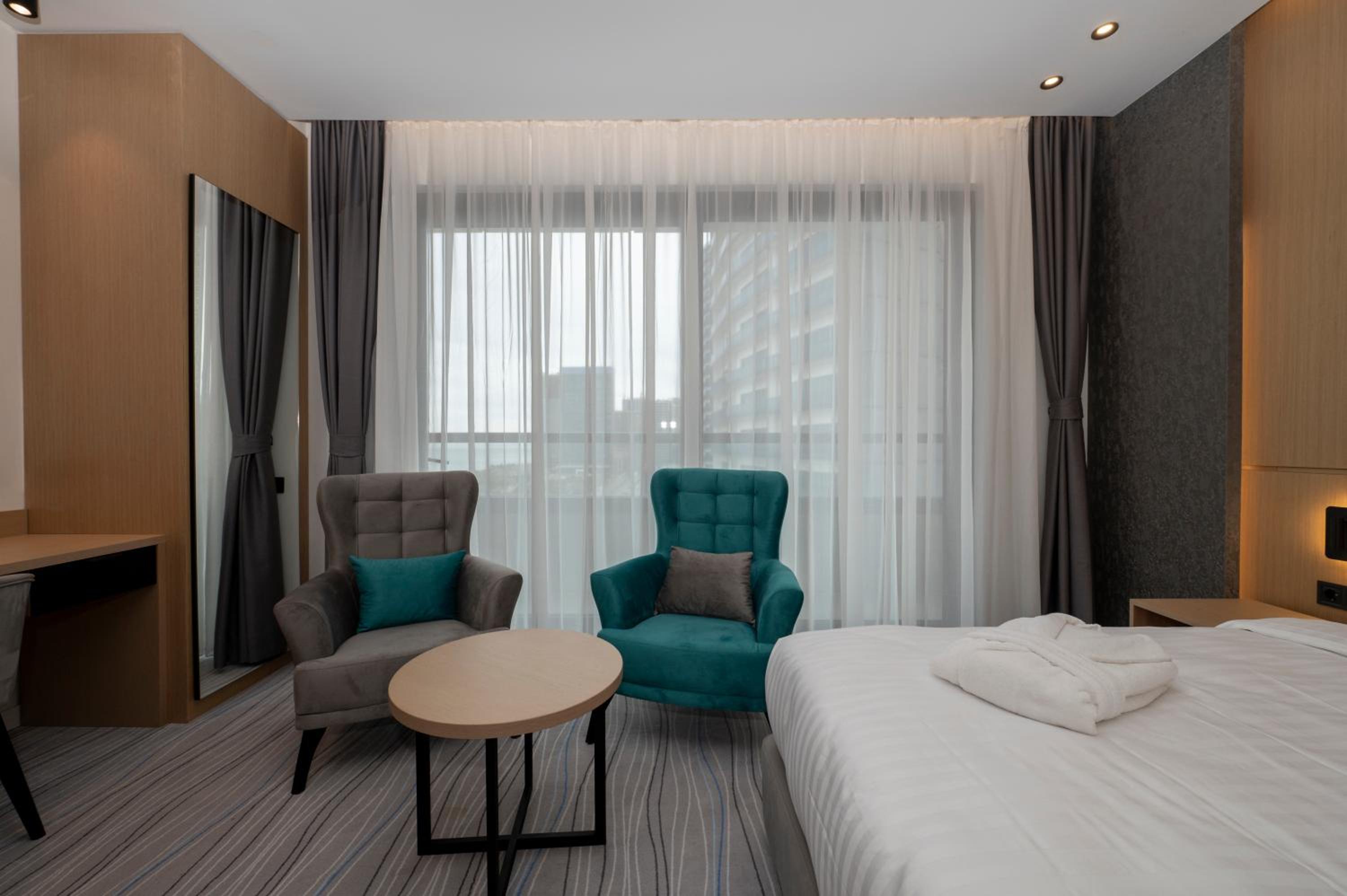 Double Room with Balcony and Sea View - Photo 1
