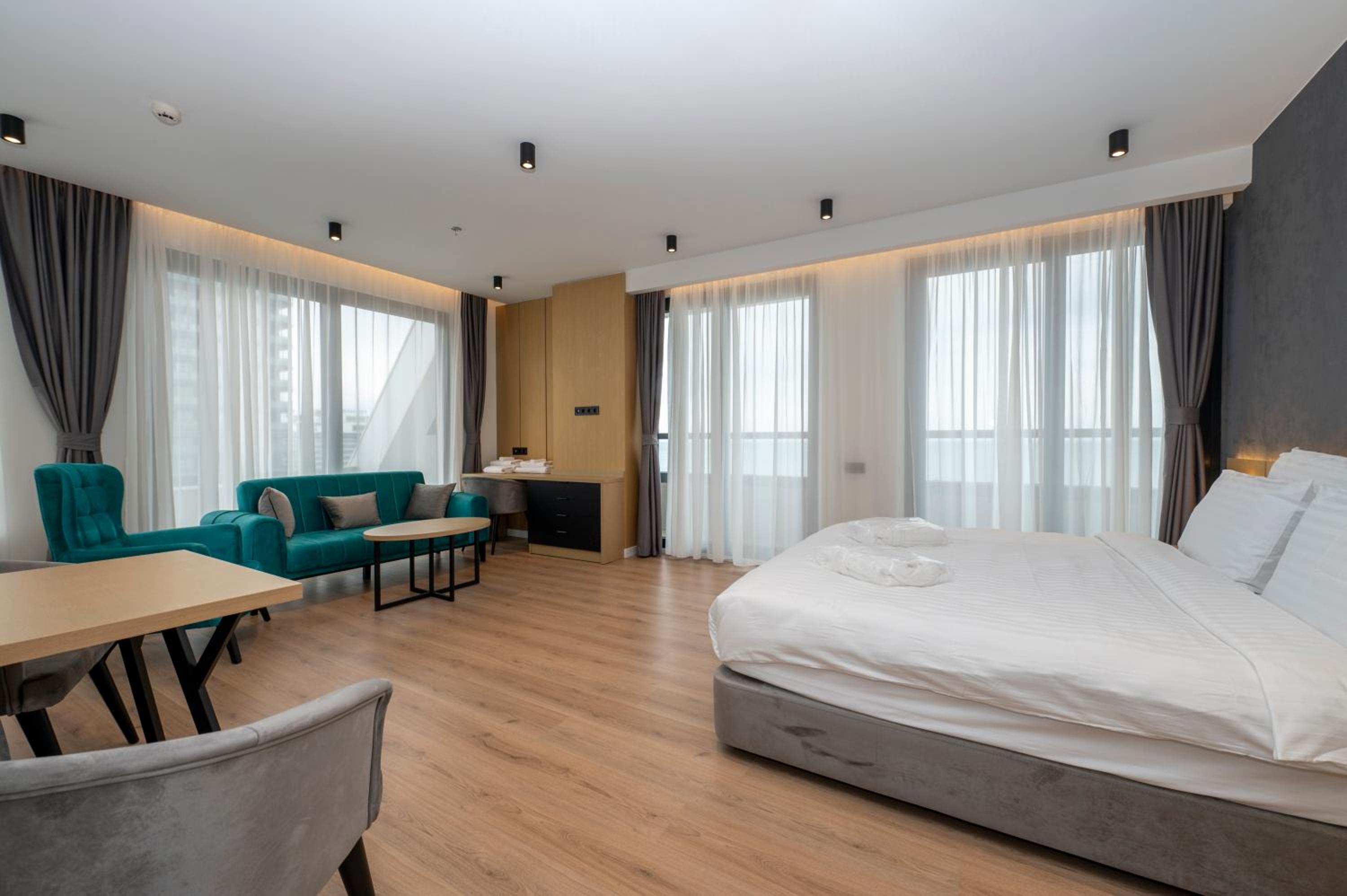 Suite with Terrace - Photo 4