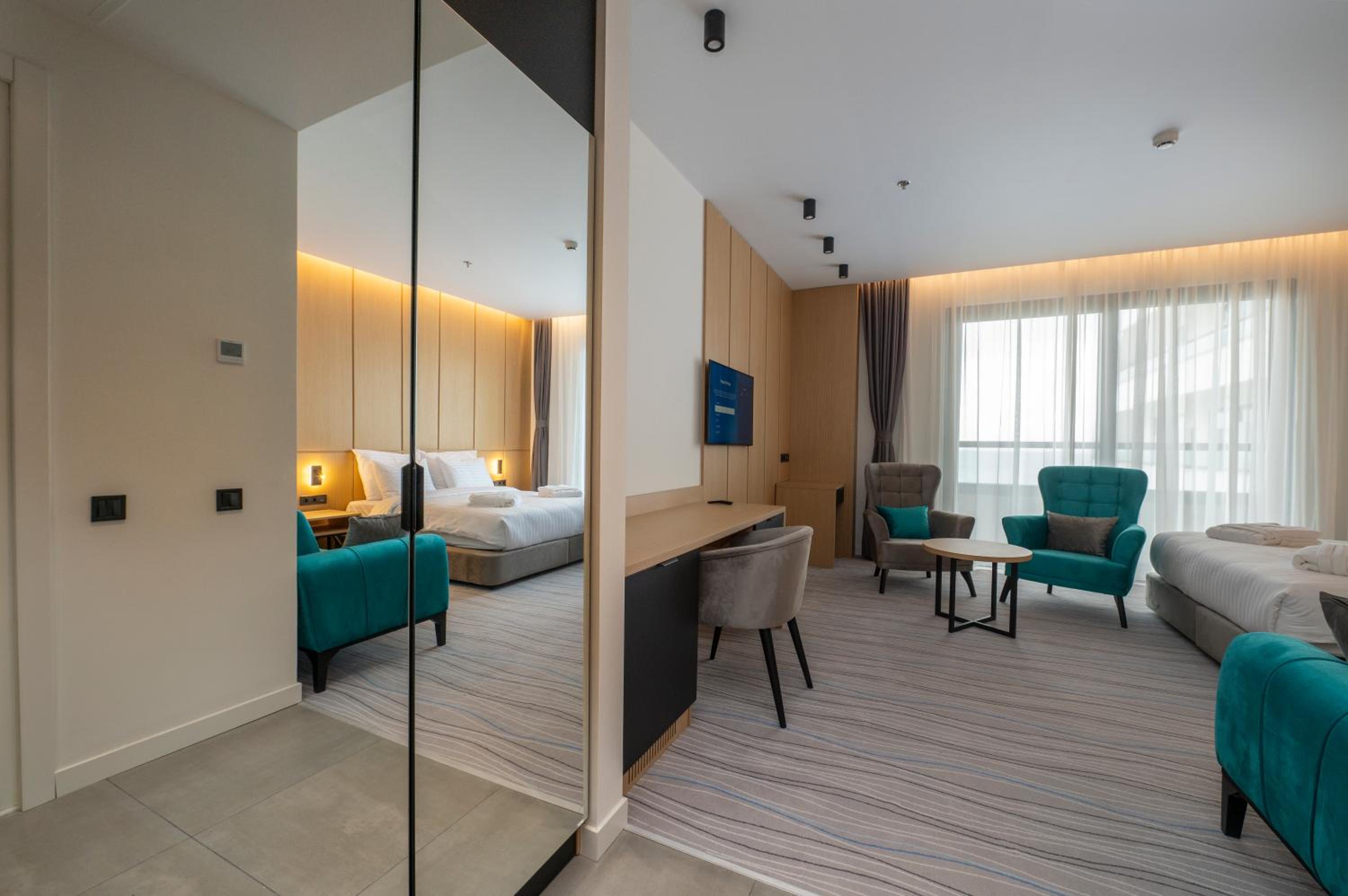 Deluxe Double Room with Balcony and Sea View - Photo 1