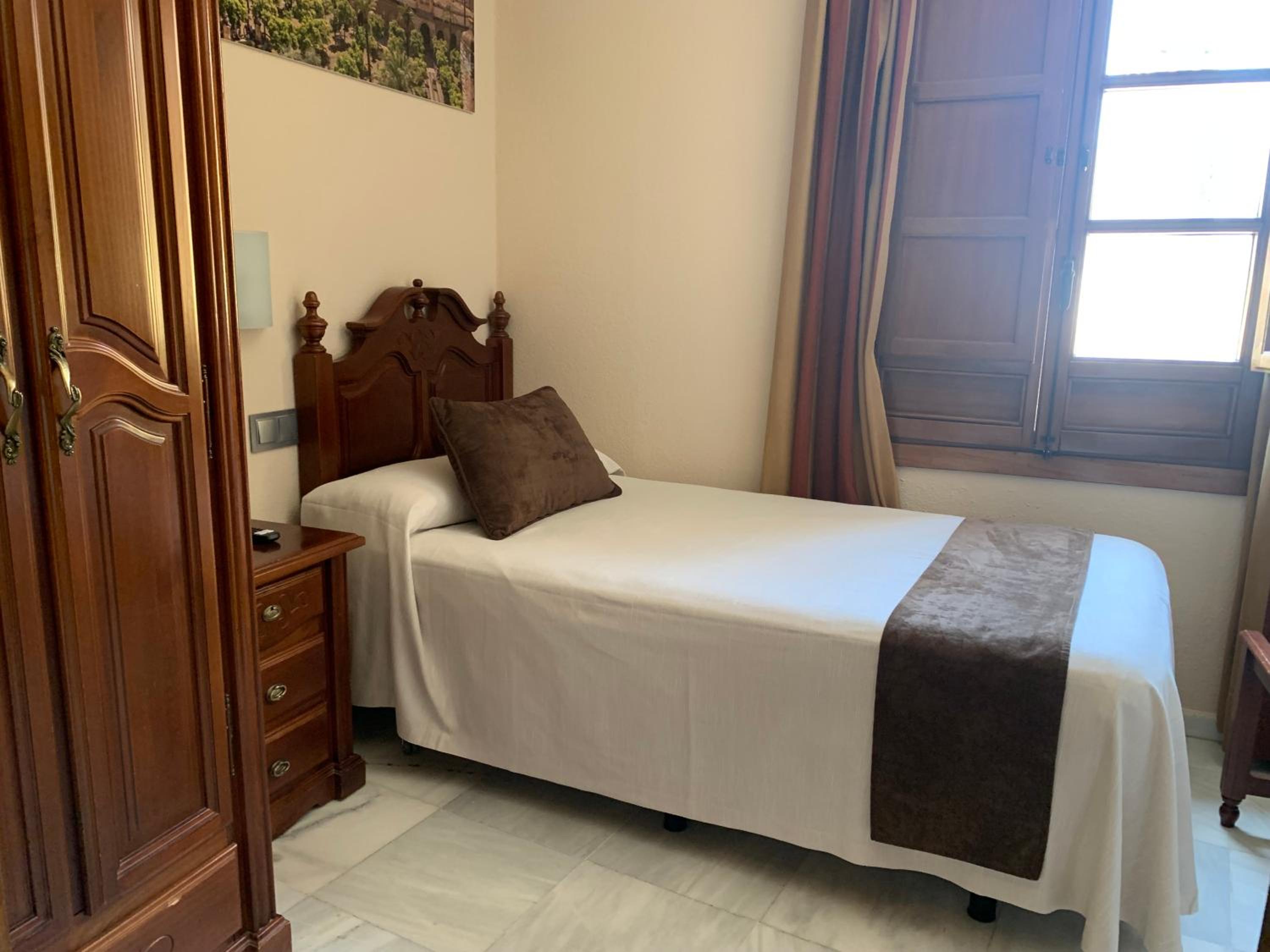 Single Room photo 2