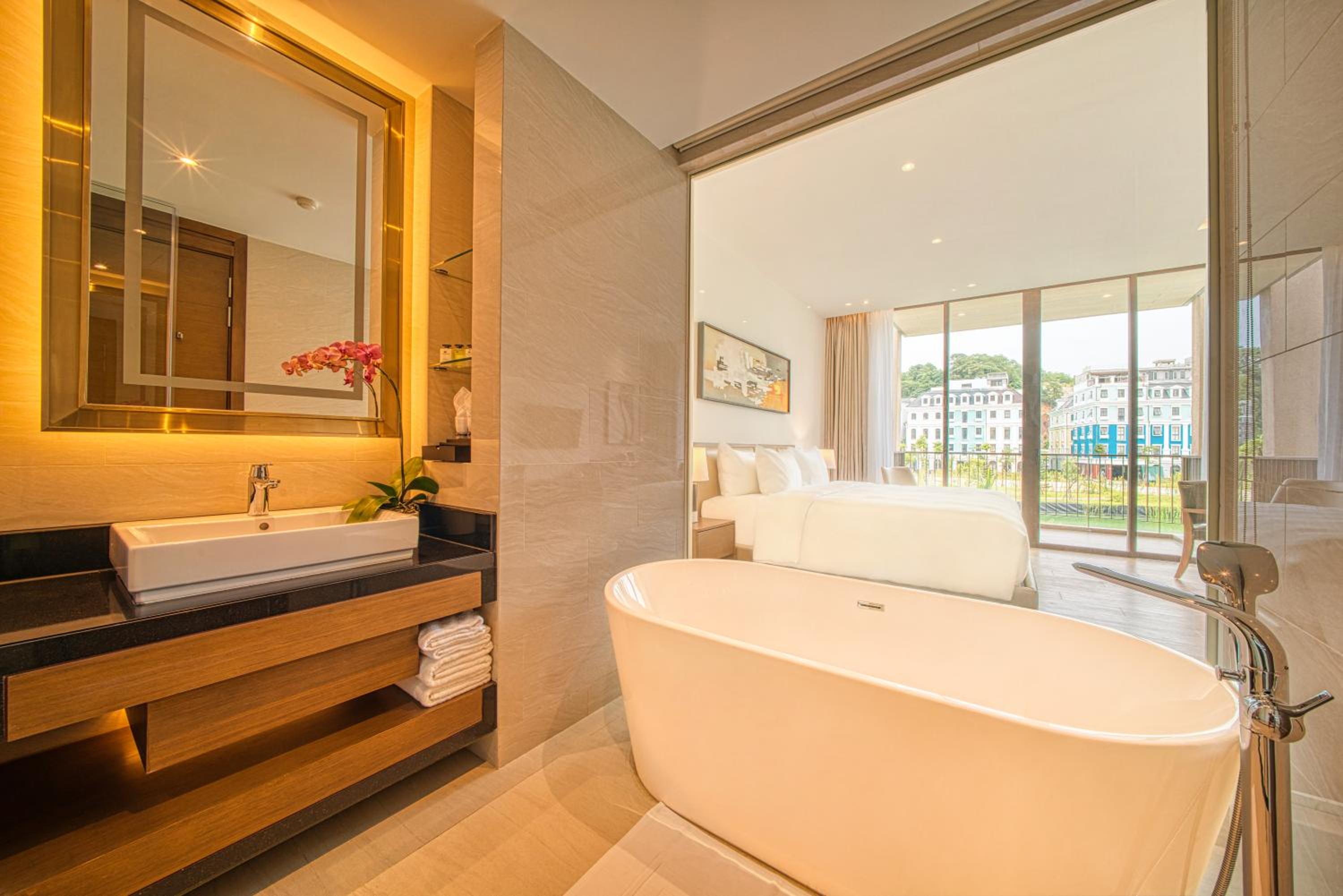 4 Bedrooms Deluxe Lake Side Villa - Photo 6
