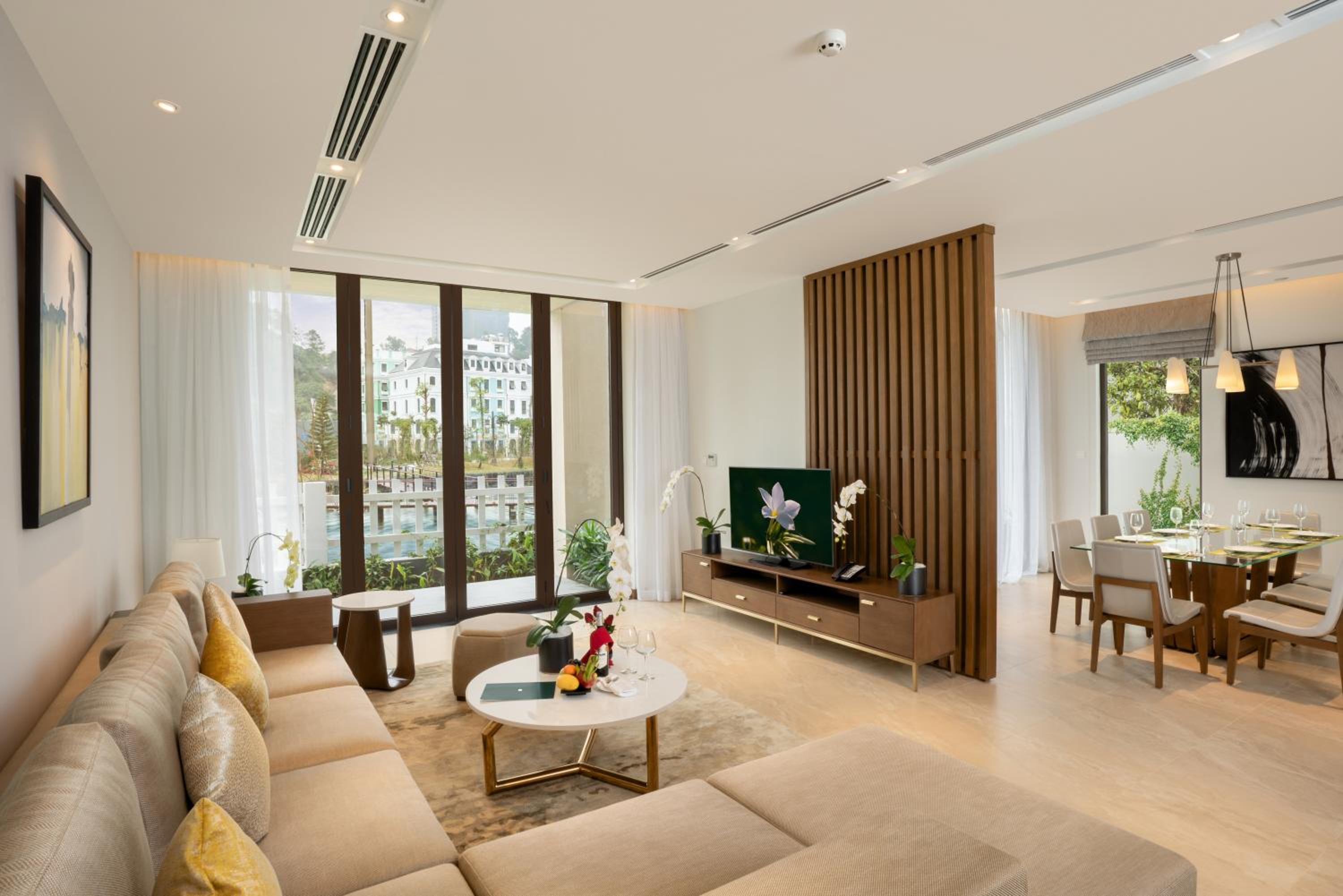 4 Bedrooms Deluxe Lake Side Villa - Photo 3
