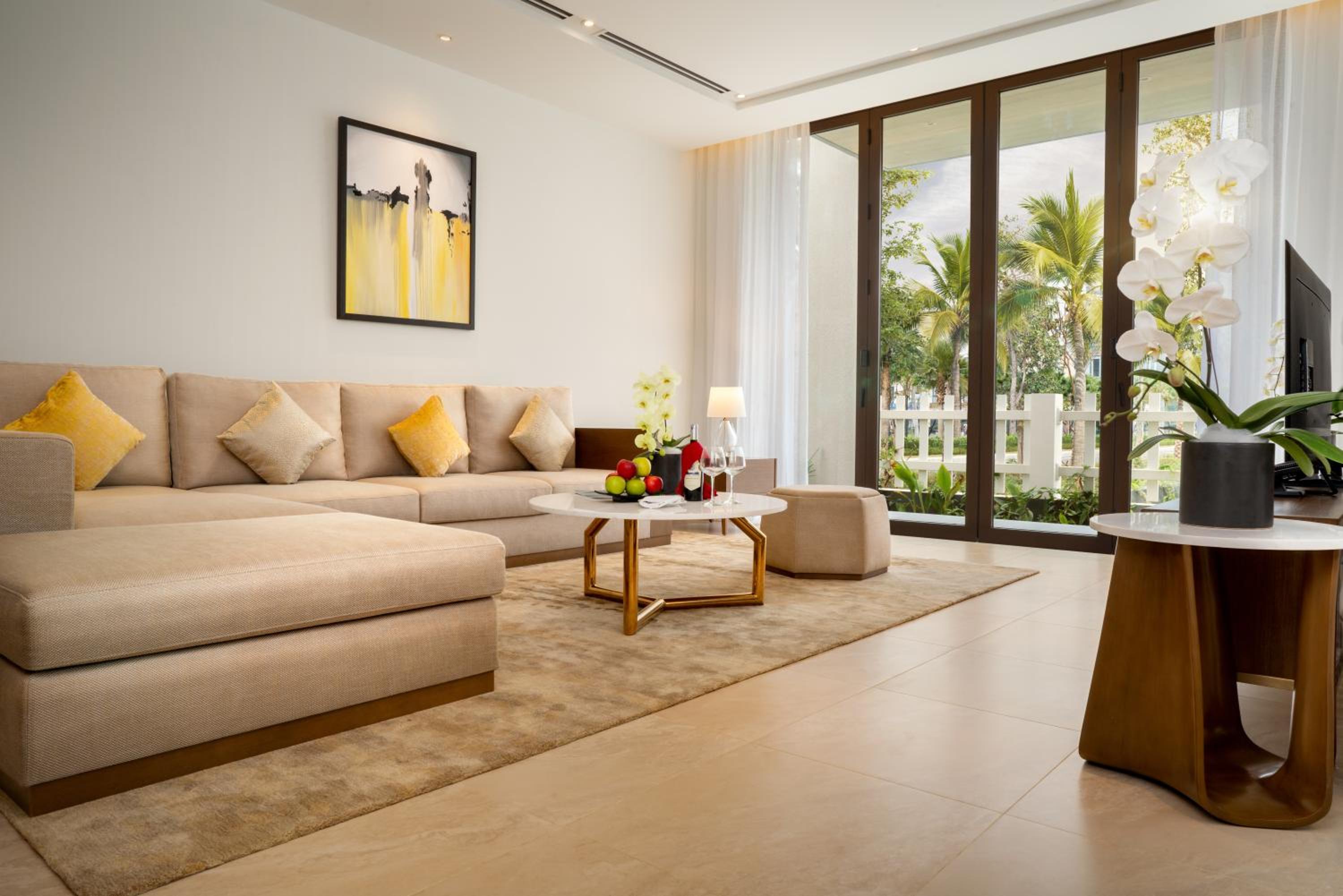 4 Bedrooms Deluxe Lake Side Villa - Photo 2