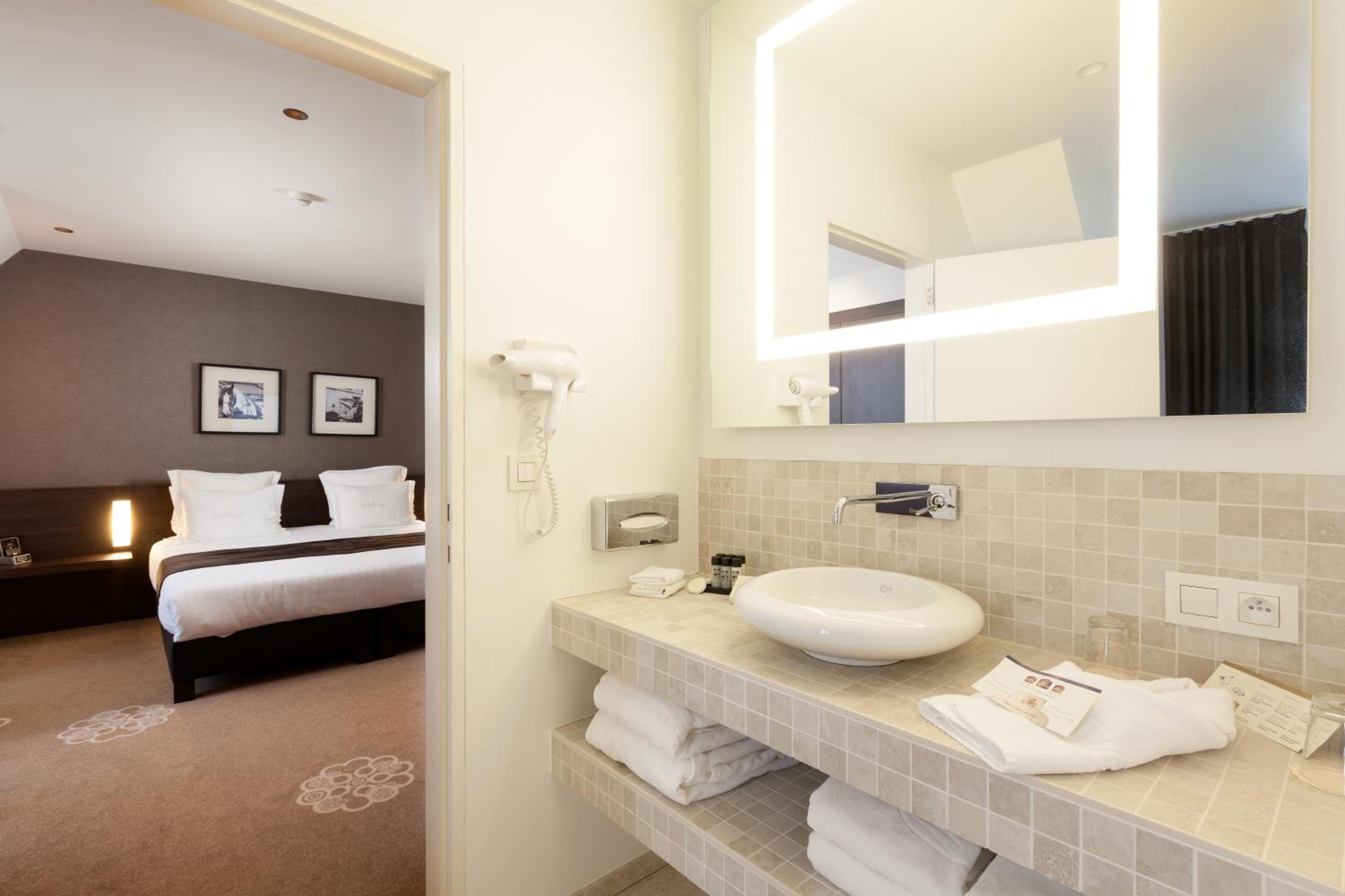 Superior King Room - Photo 3