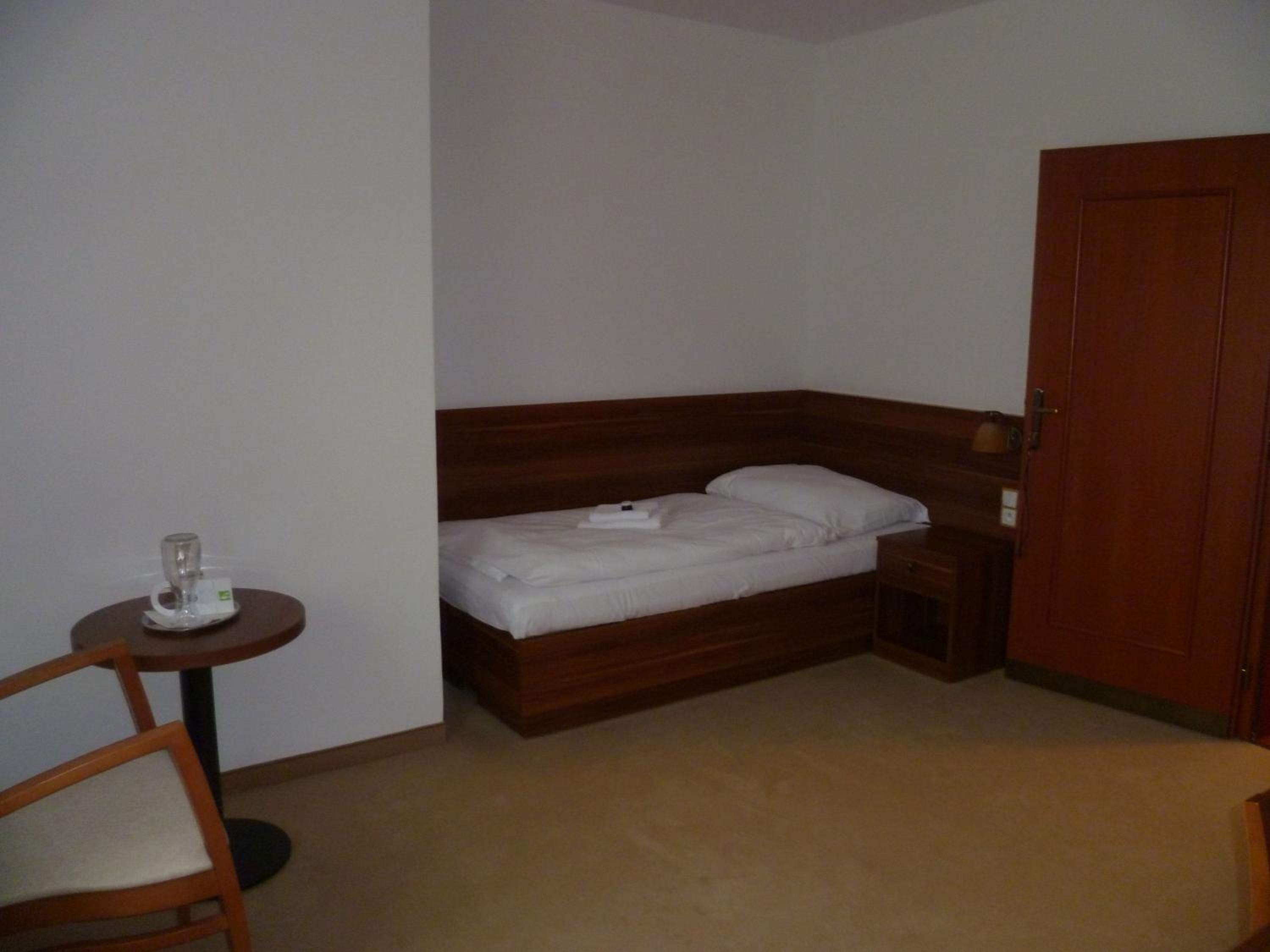 Single Room photo 3