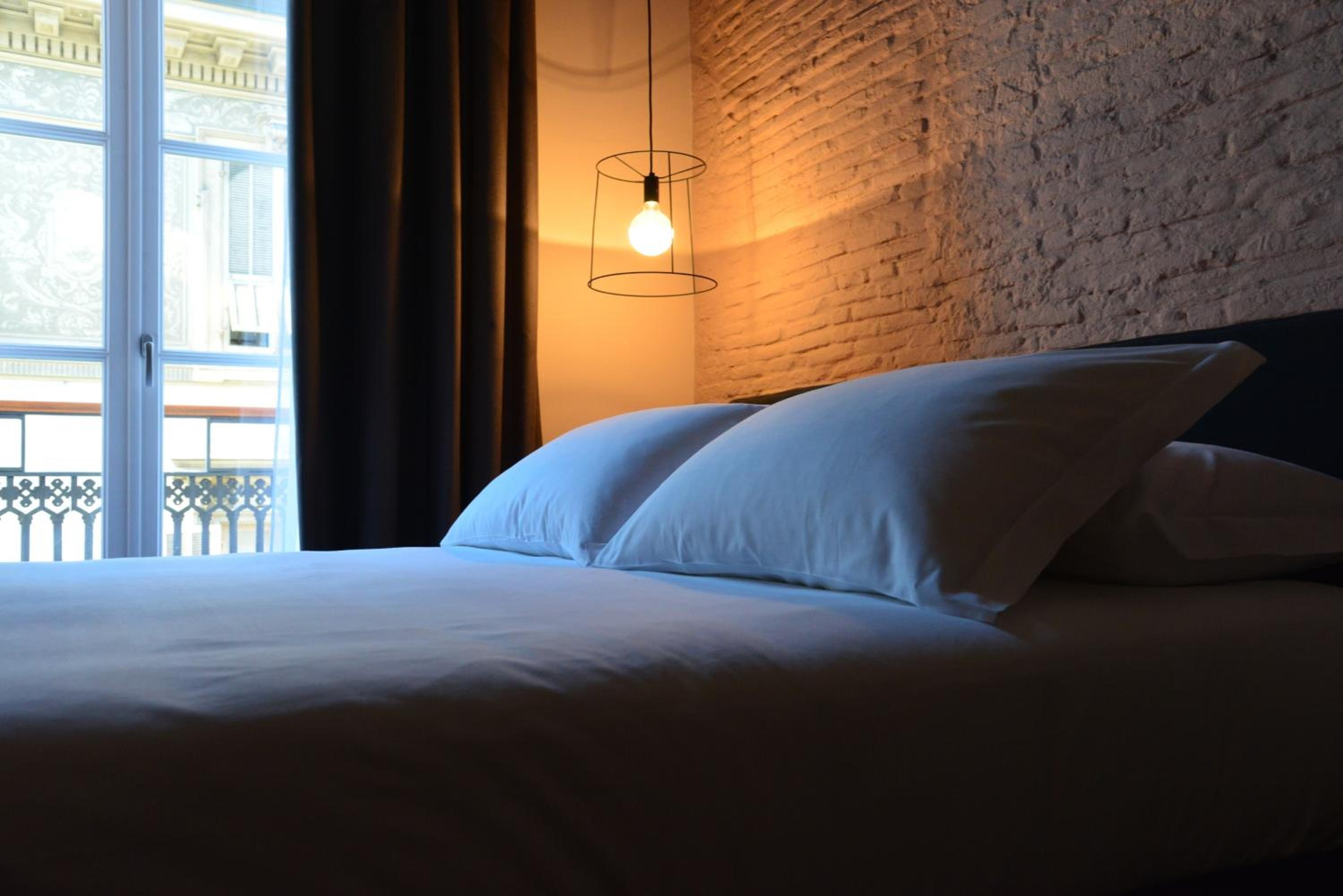 Deluxe Room with Balcony photo 2