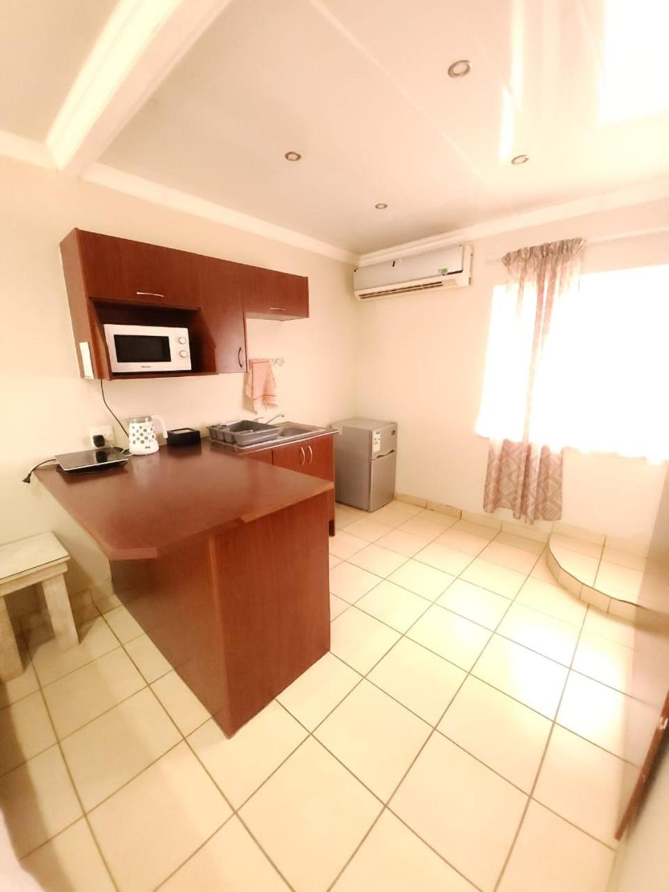 Triple Room with Kitchenette - Photo 11