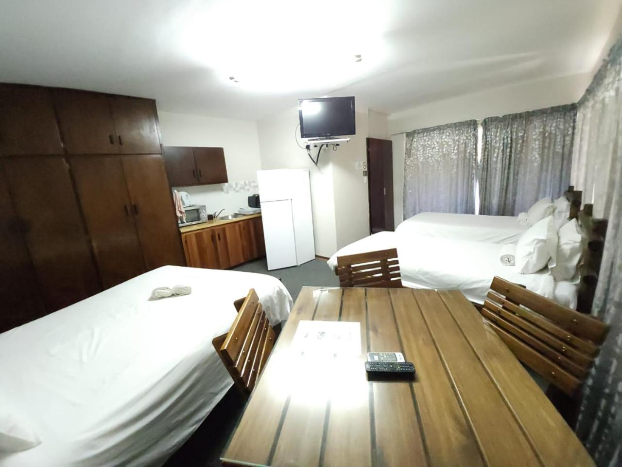 Quadruple Room with Kitchenette - Photo 6