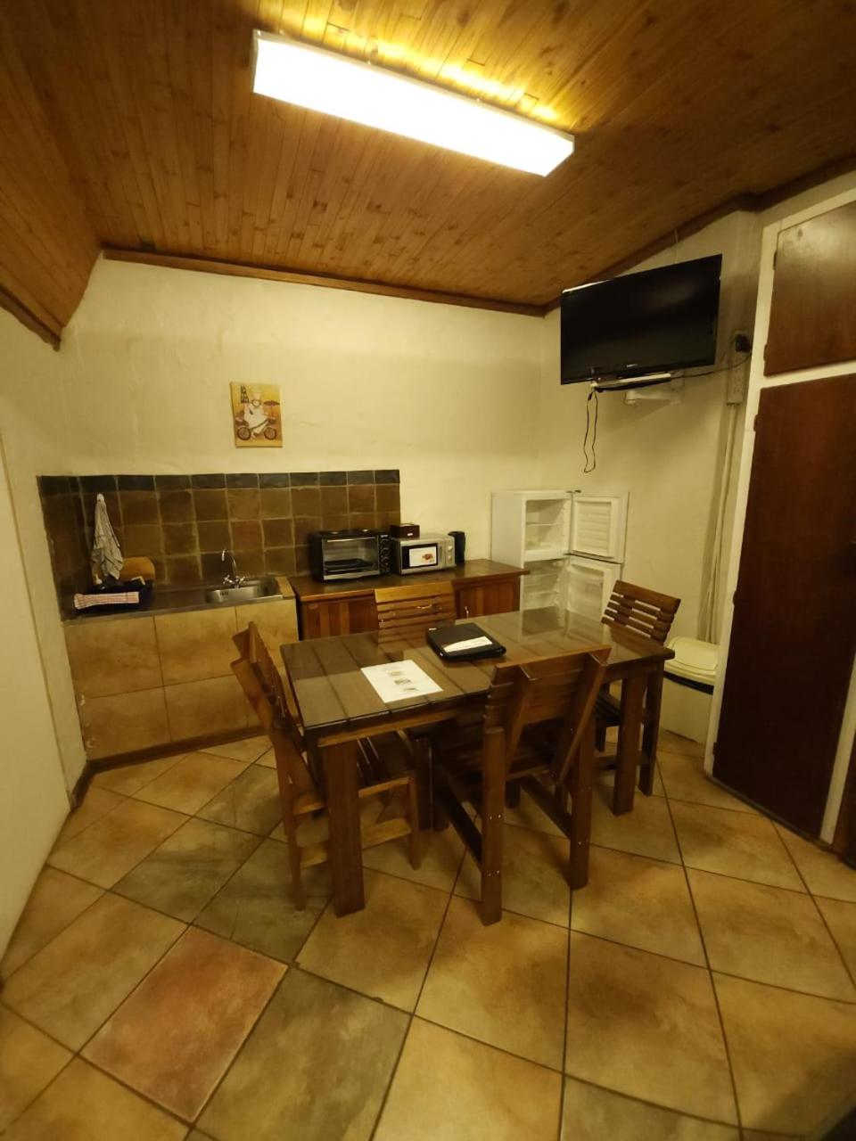 Quadruple Room with Kitchenette - Photo 18