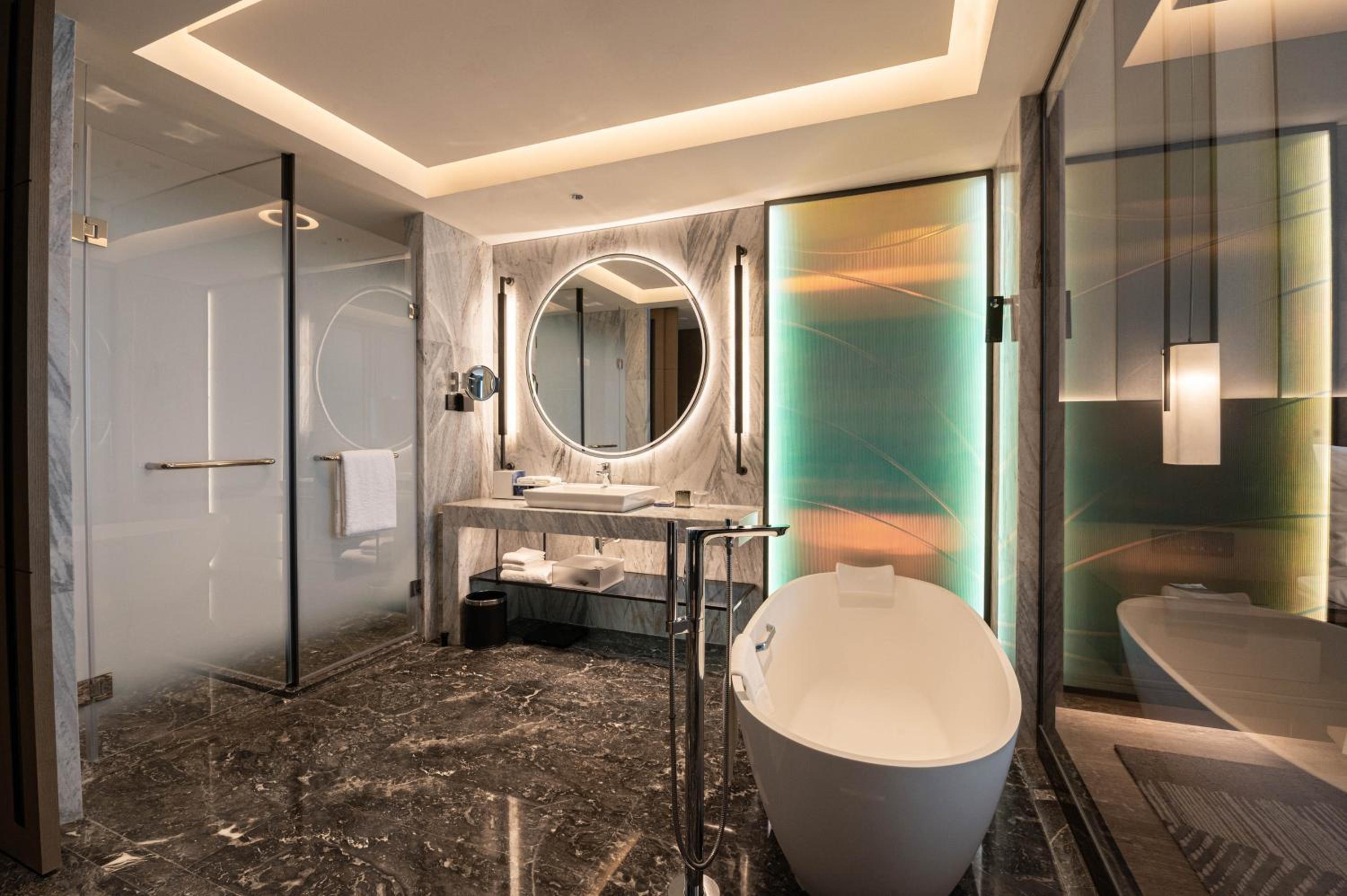 Executive Double Room with Two Double Beds - Club Lounge Access - Photo 1