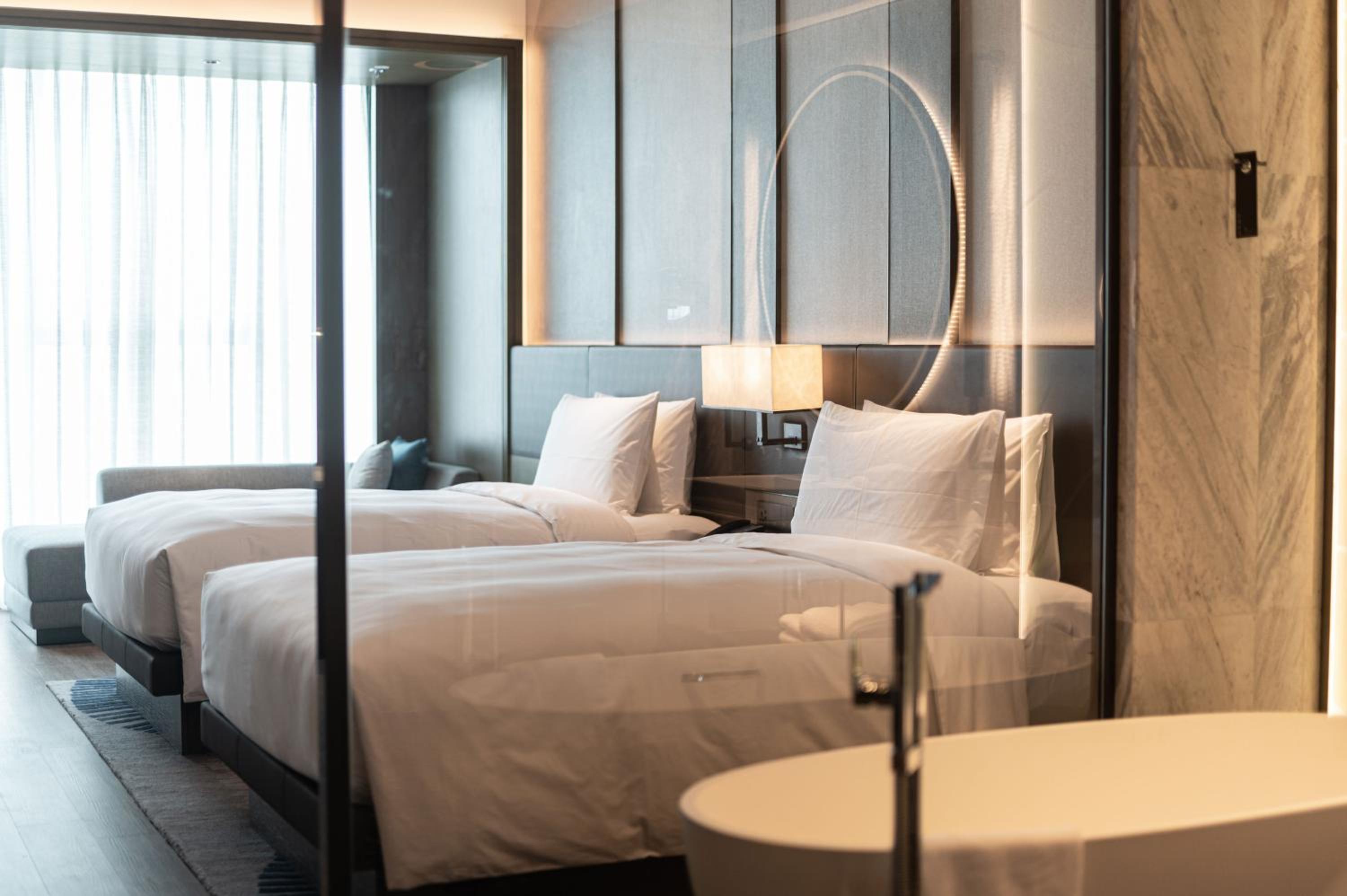 Executive Double Room with Two Double Beds - Club Lounge Access - Photo 4