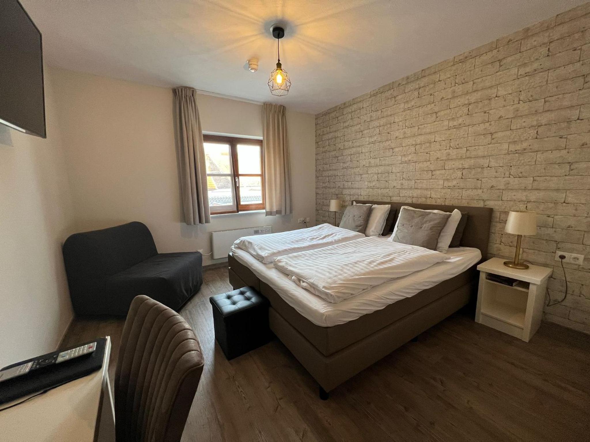 Deluxe Double Room with Shower photo 2