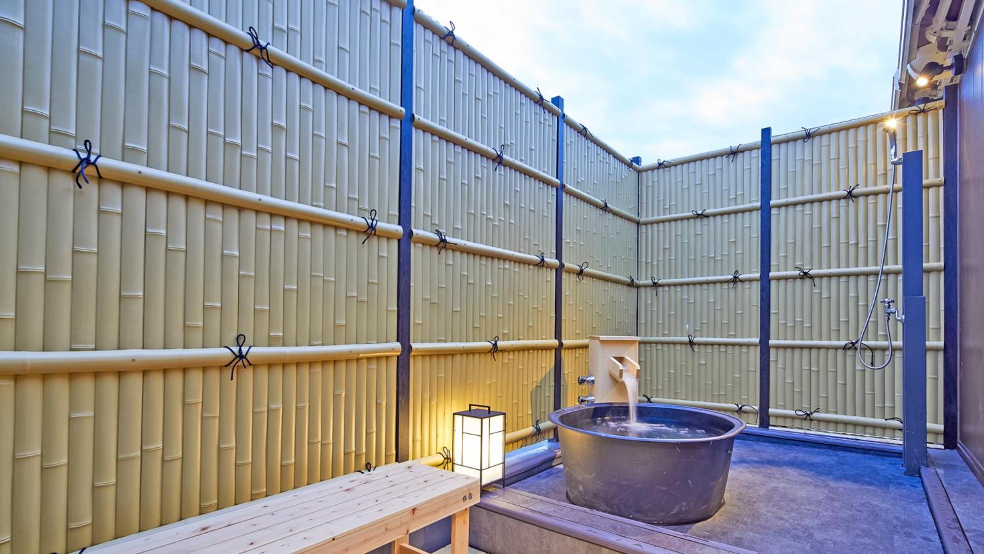 Queen Suite with Spa Bath photo 2