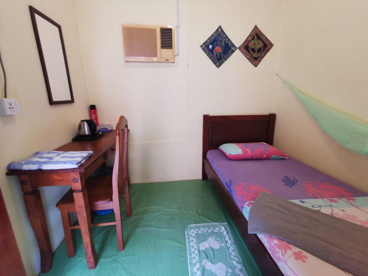 Basic AC Single Room With Shared Toilet And Shower Room