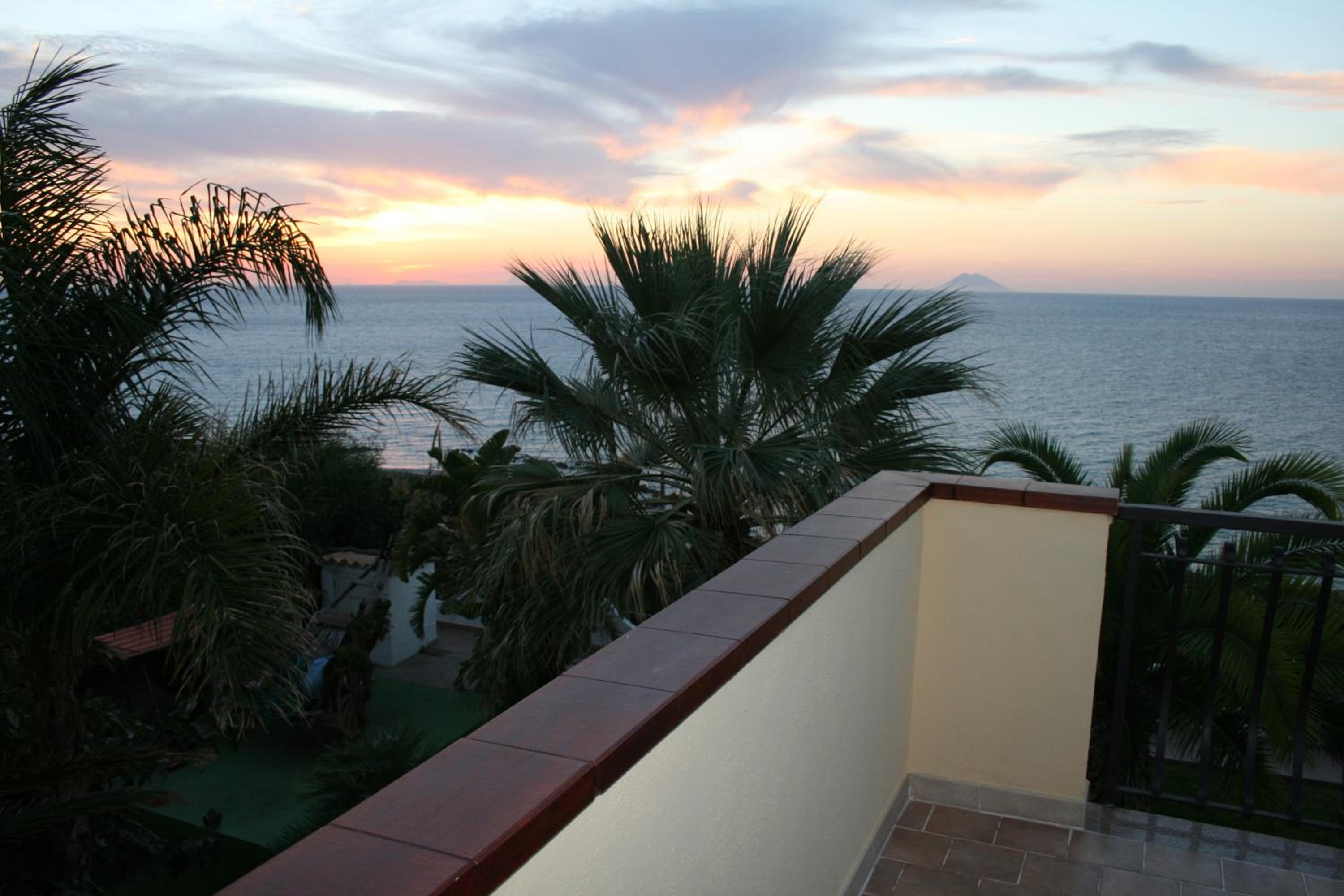 Two-Bedroom Apartment with Sea View photo 2