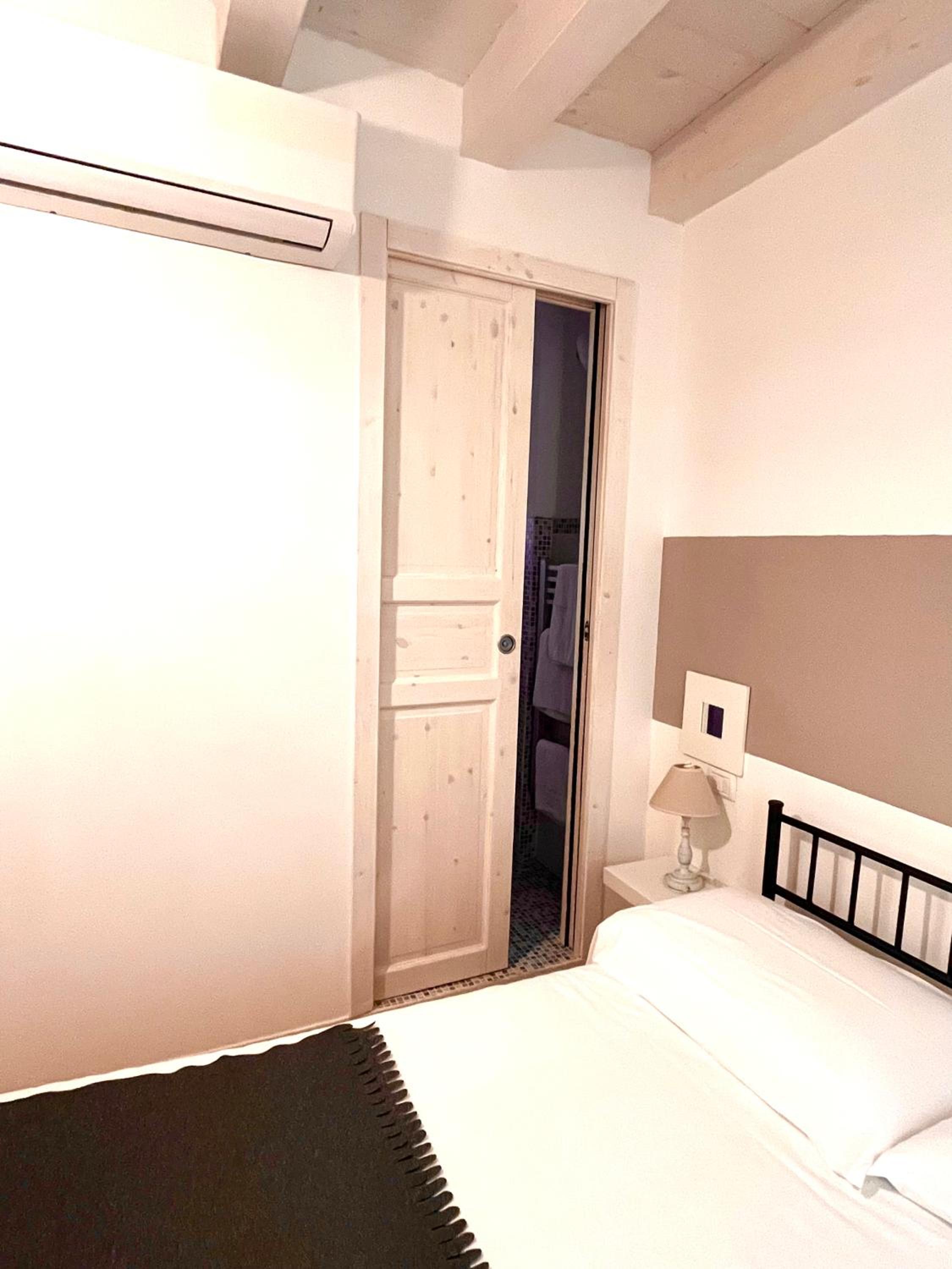 Double Room - Photo 3