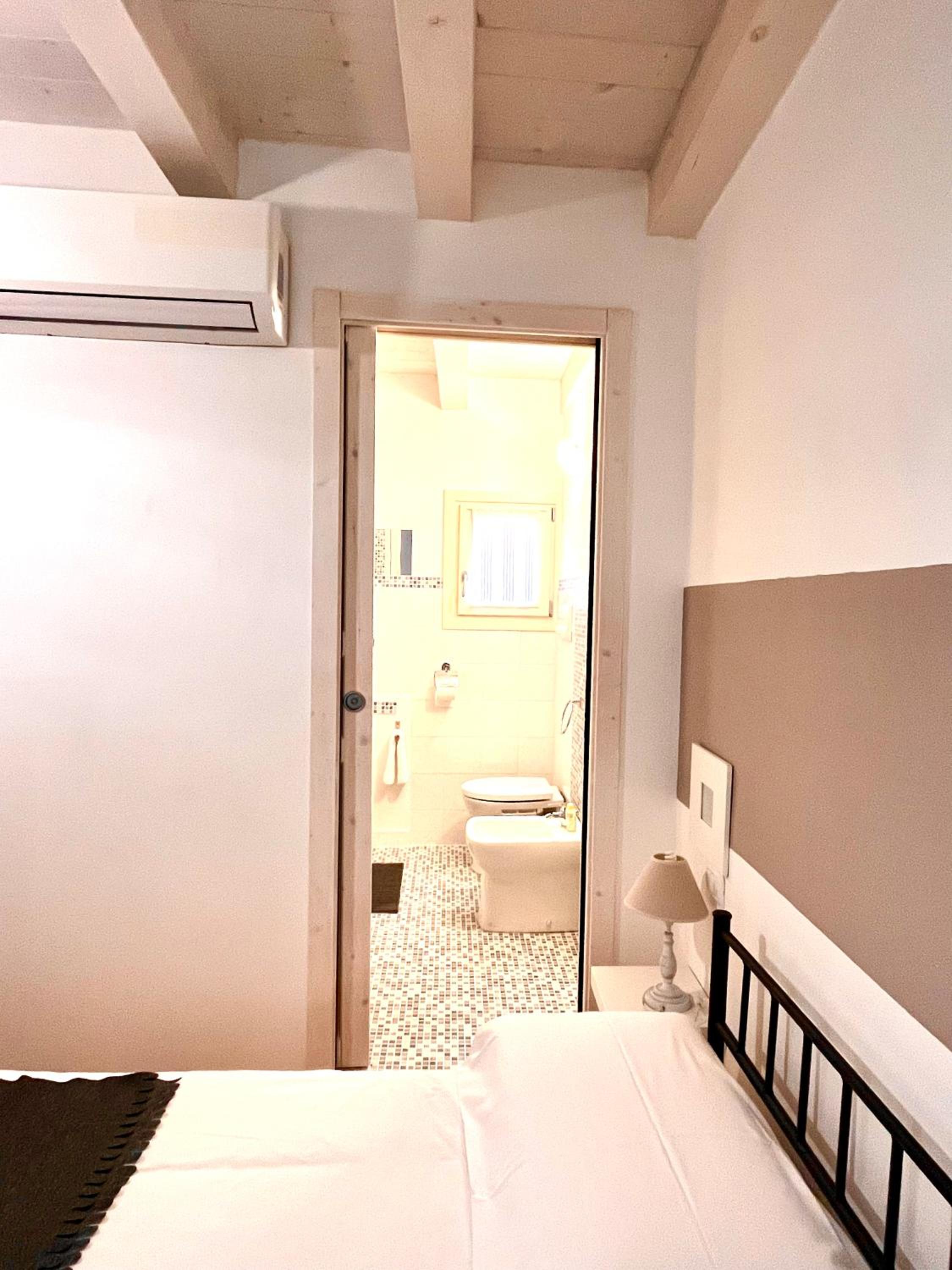 Double Room - Photo 6