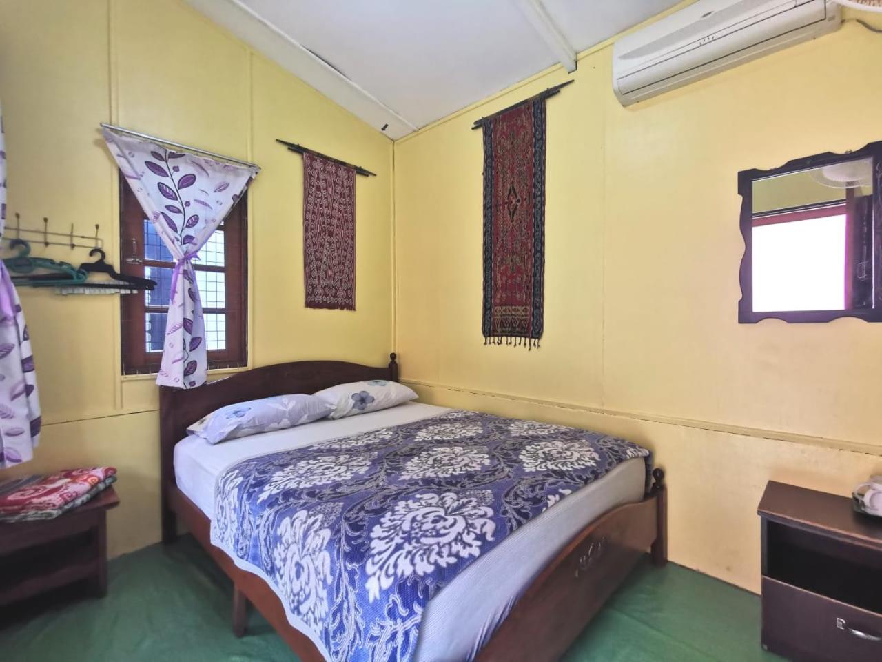 Basic AC Queen Bed Room With Shared Toilet And Shower