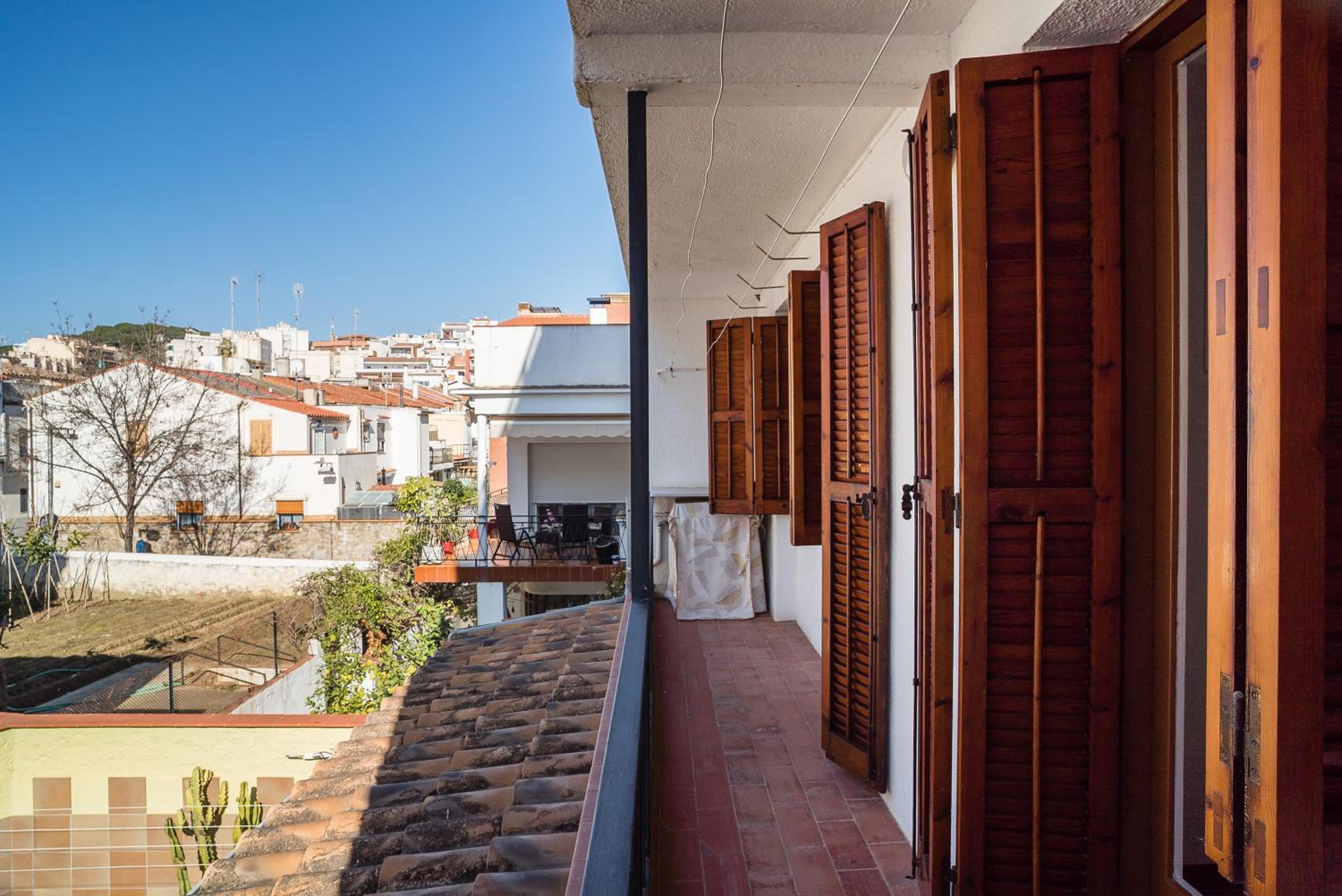 Three-Bedroom Premium Apartment with Balcony photo 3