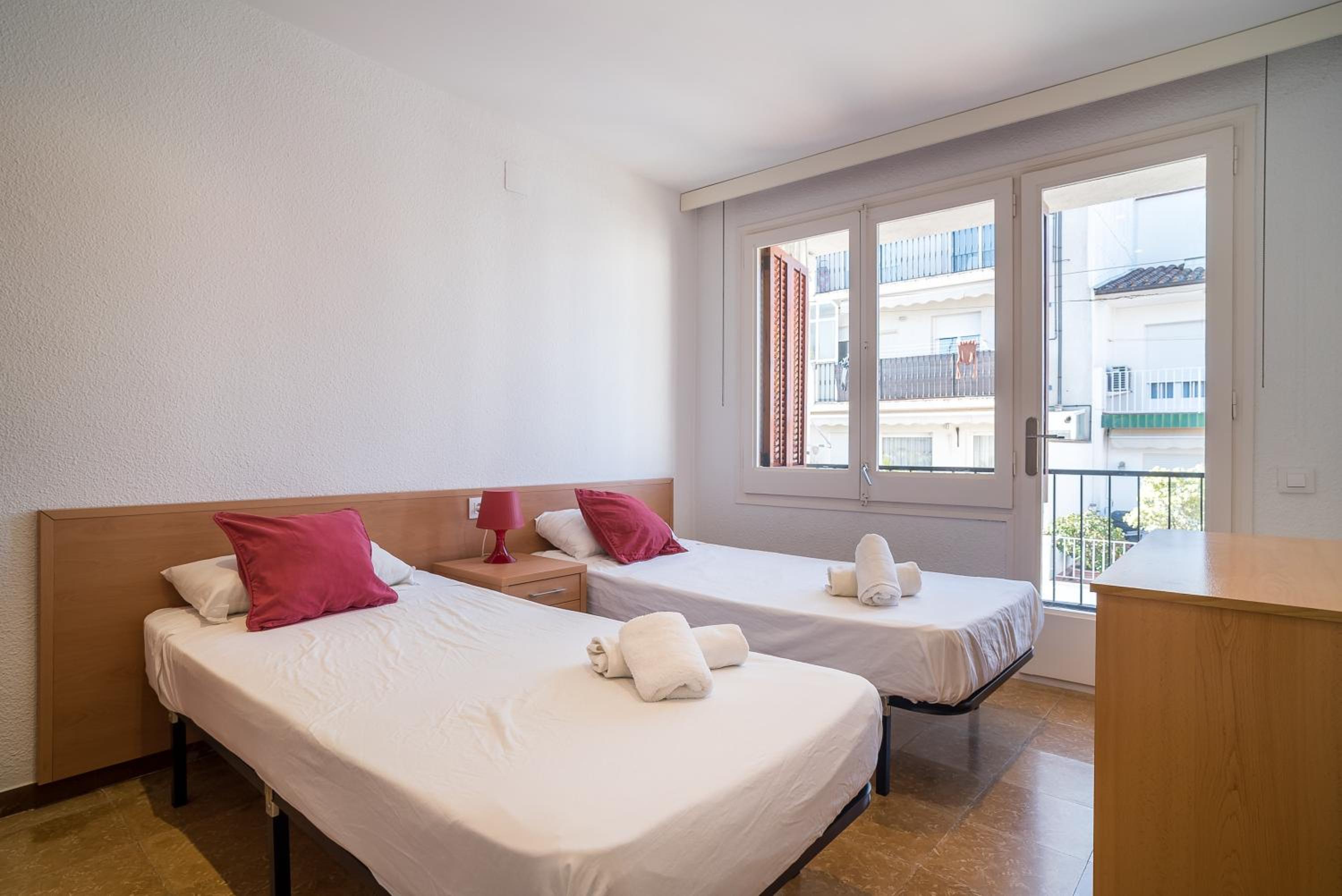 Three-Bedroom Premium Apartment with Balcony photo 3