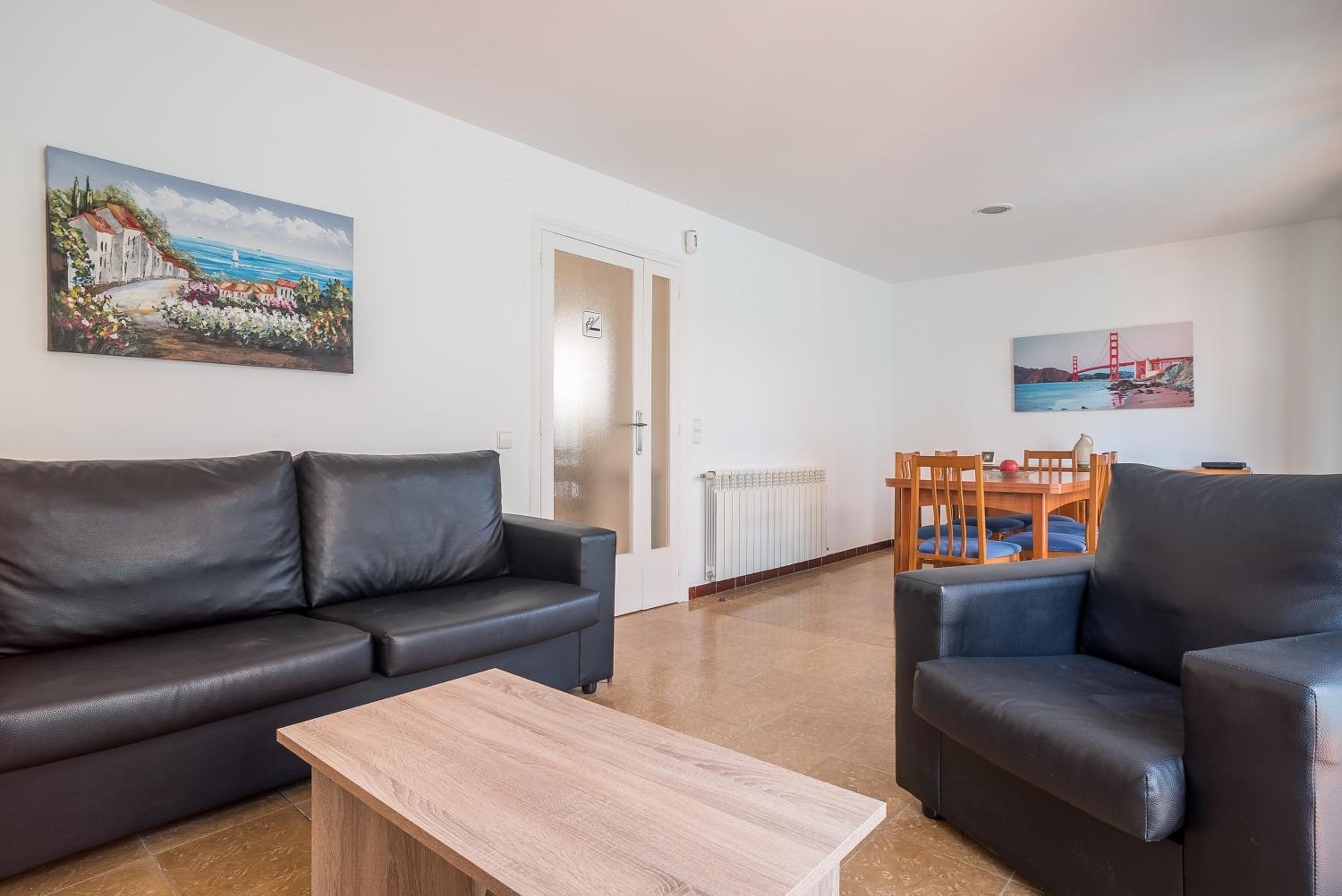 Three-Bedroom Premium Apartment with Balcony photo 3
