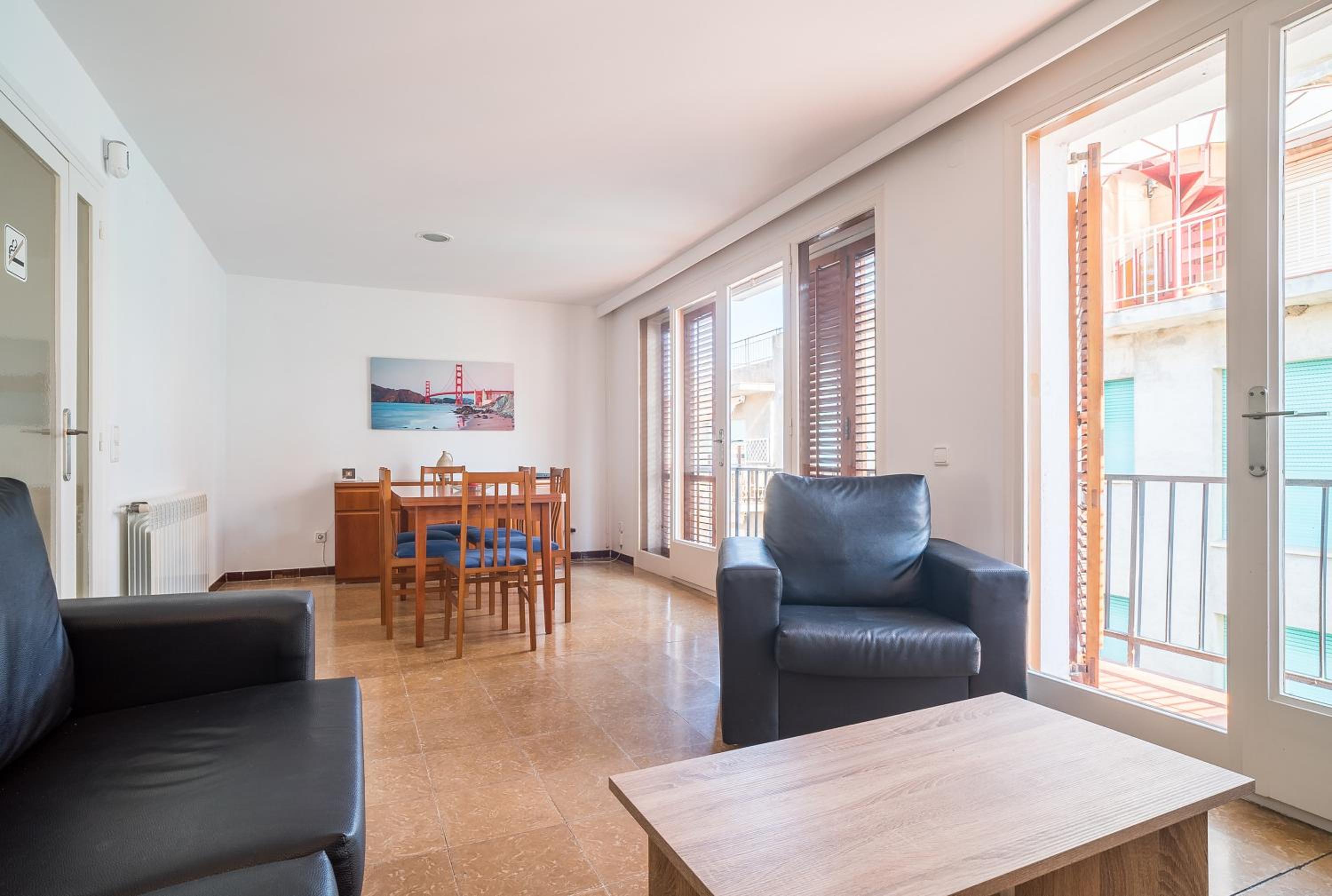 Three-Bedroom Premium Apartment with Balcony photo 2