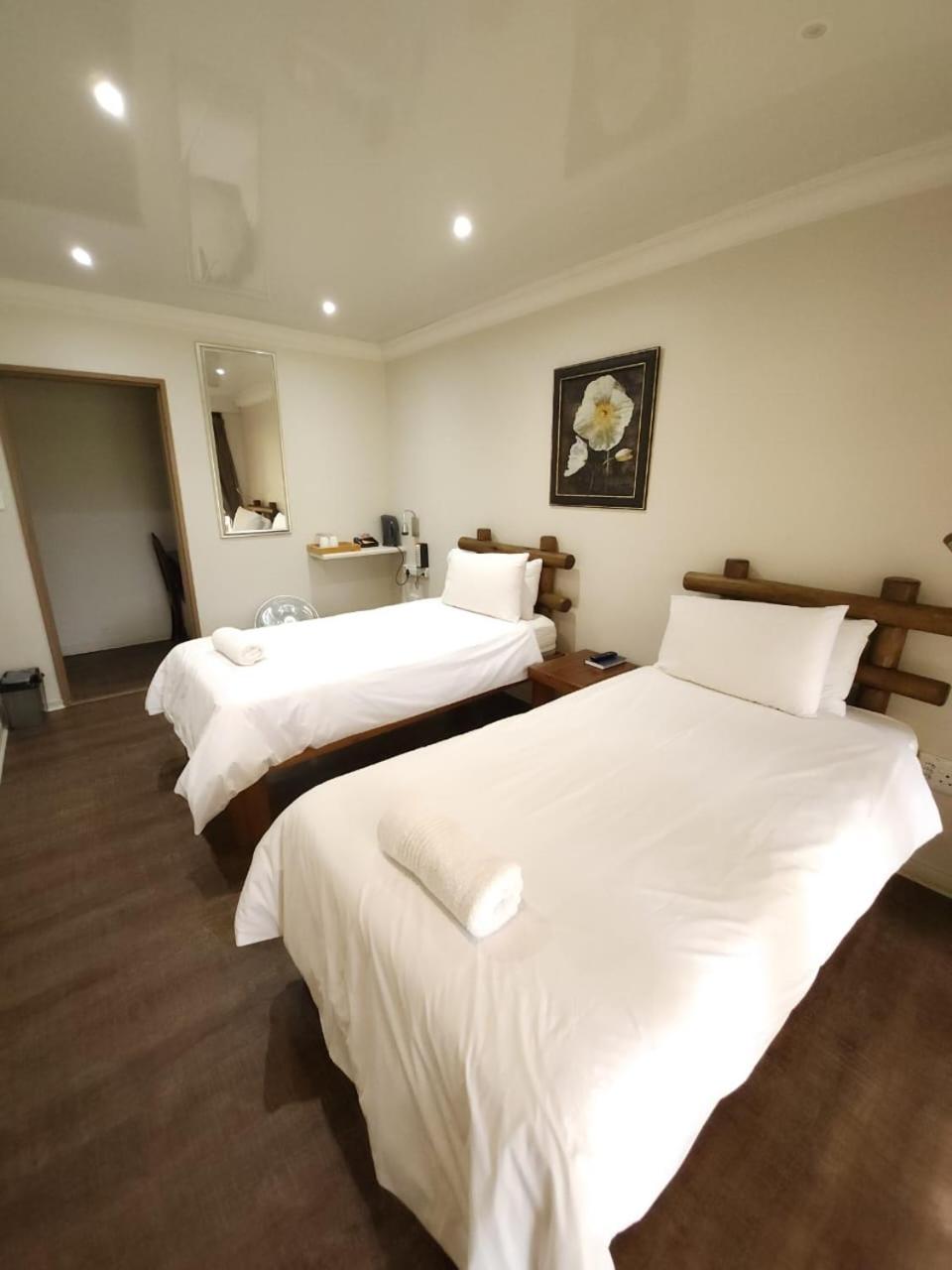 Twin Room - Photo 2