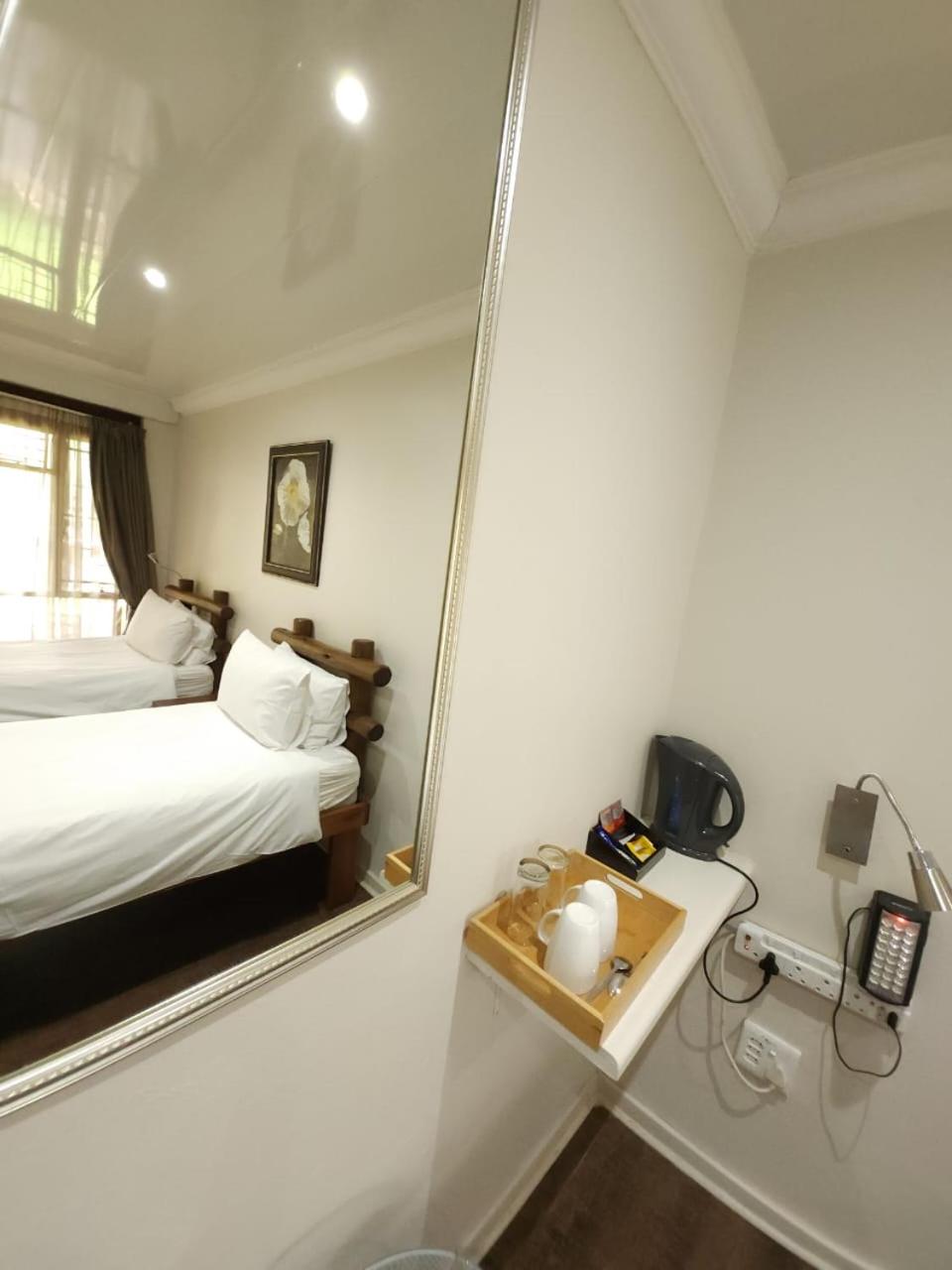 Twin Room - Photo 5