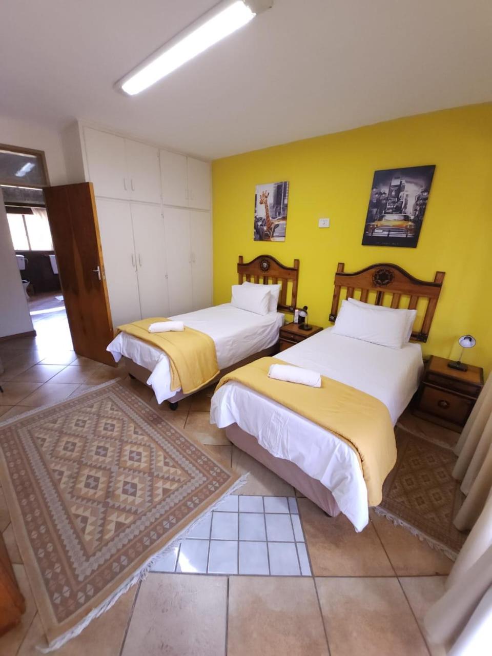Twin Room - Photo 18