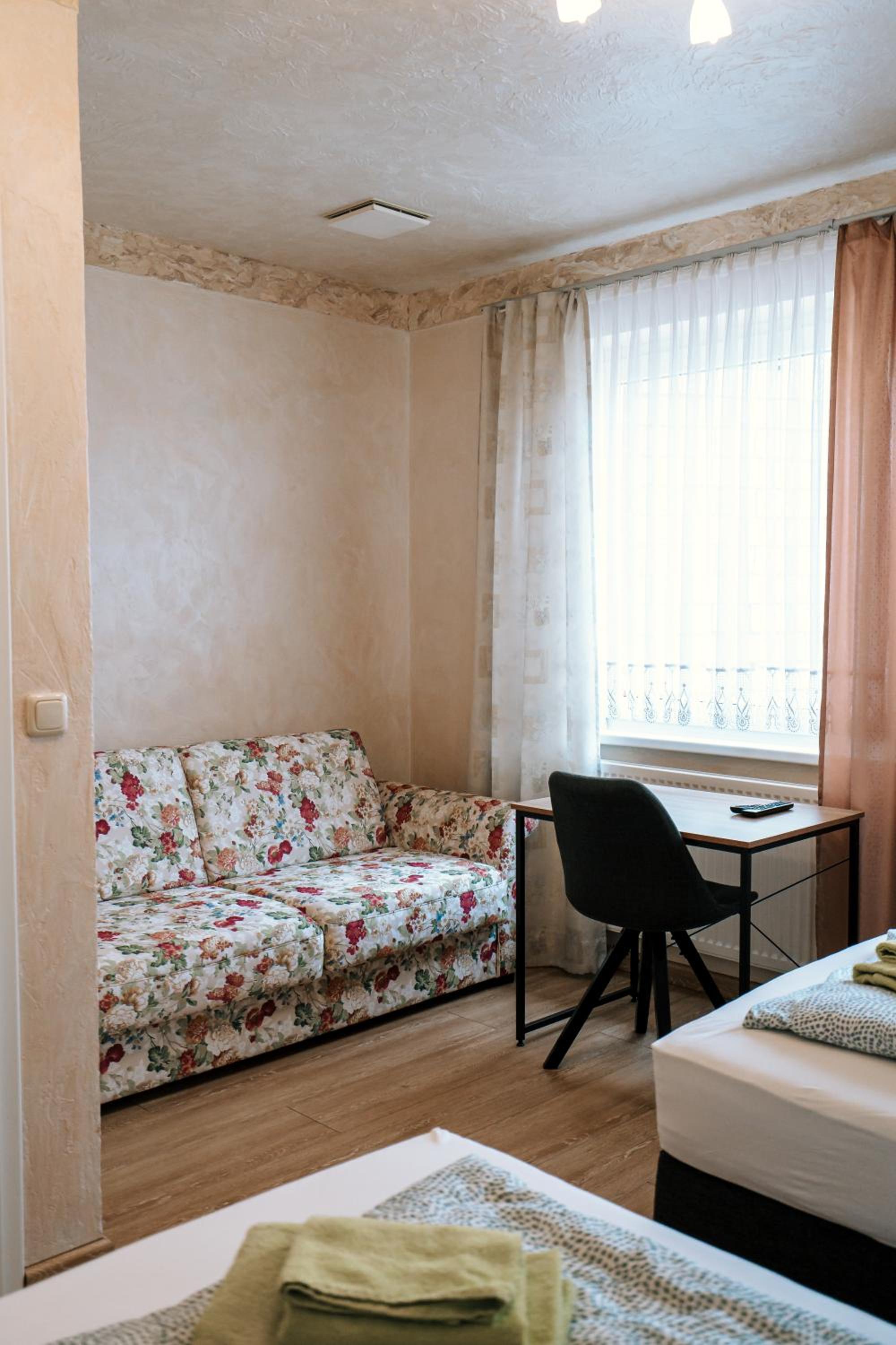 Standard Double or Twin Room - Photo 5