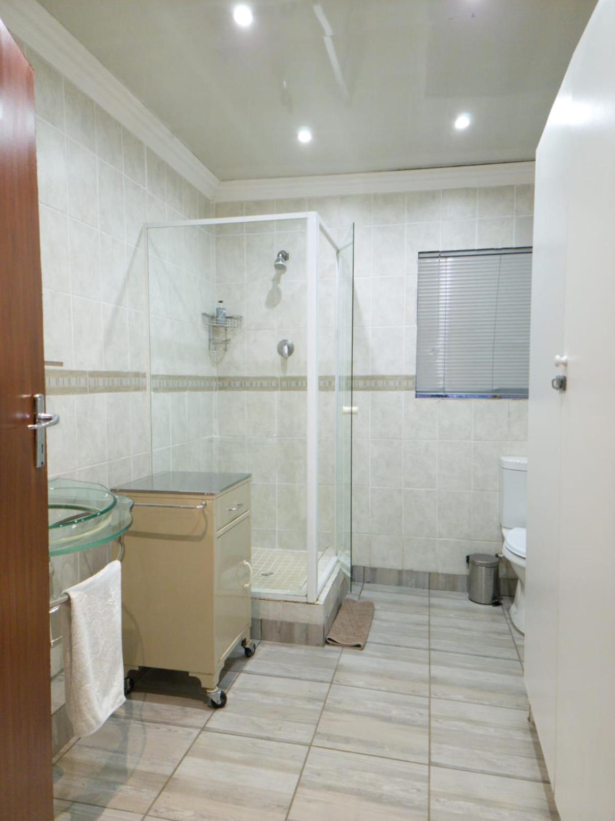 Twin Room - Photo 25