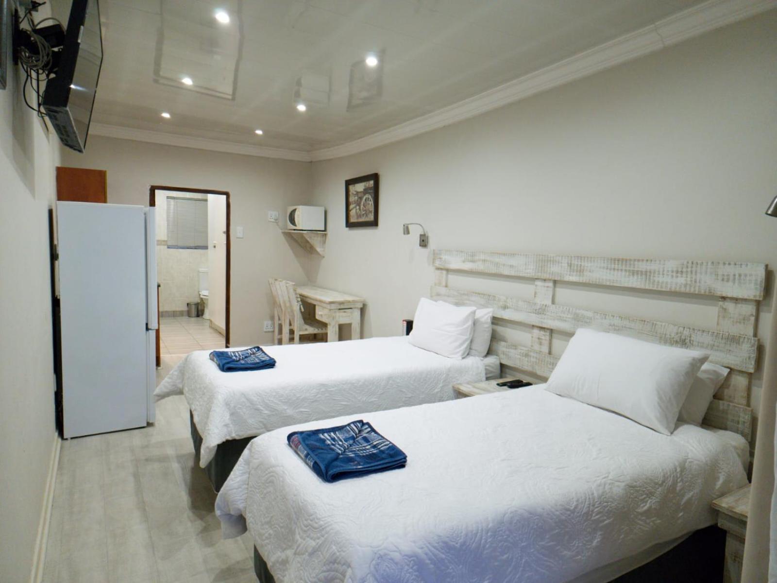 Twin Room - Photo 23