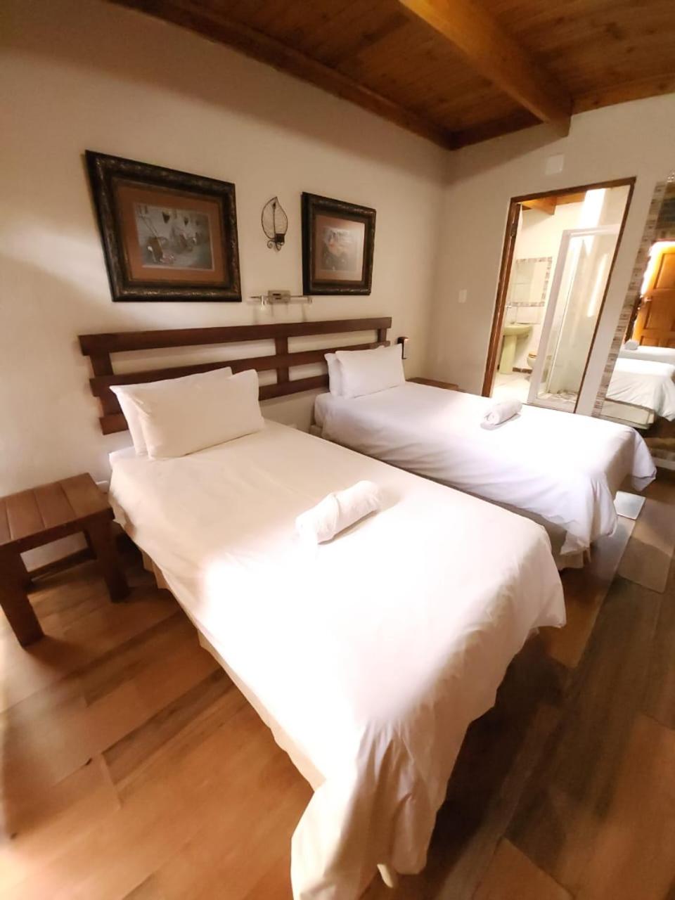 Twin Room - Photo 26