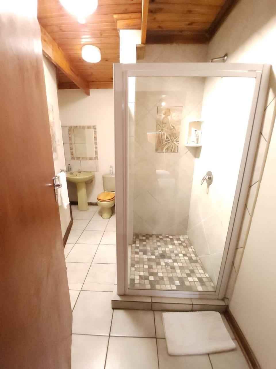 Twin Room - Photo 28