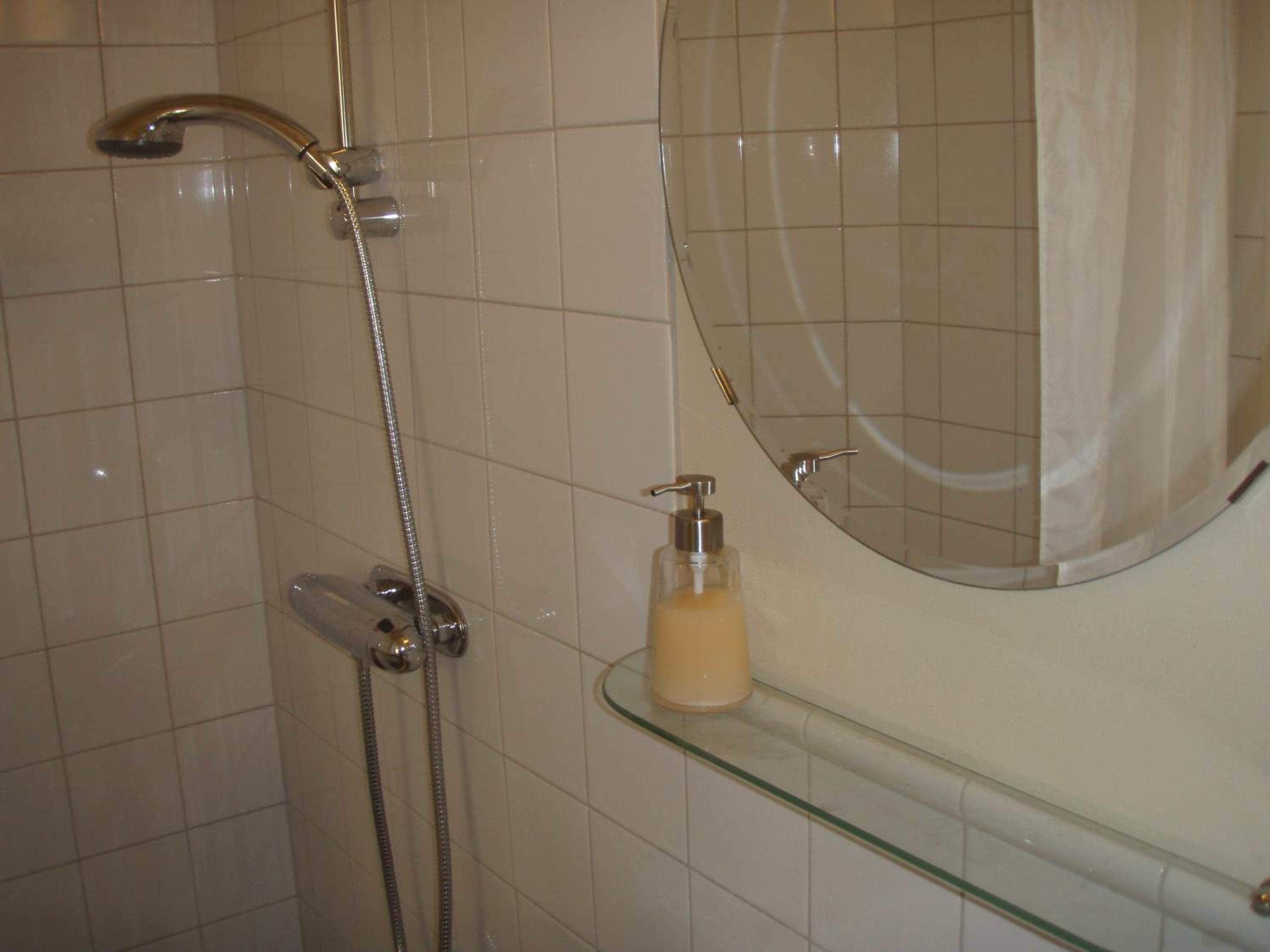Deluxe Double Room With Shower photo 3