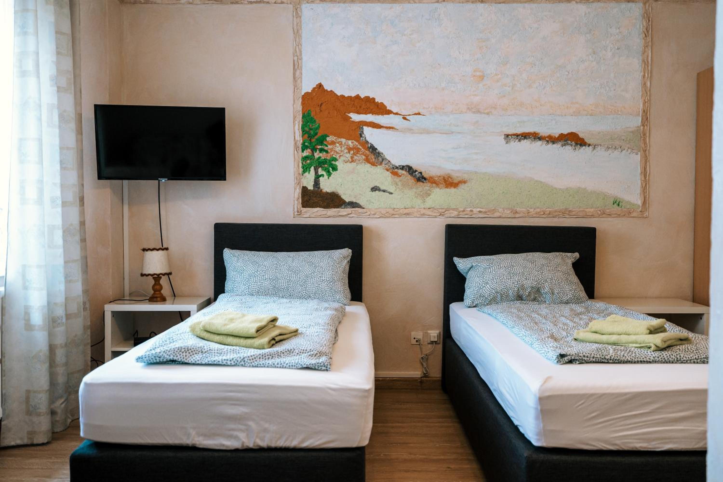 Standard Double or Twin Room - Photo 3