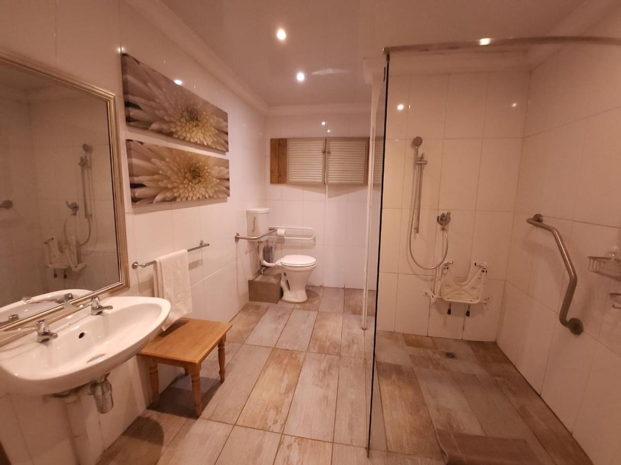 Twin Room - Photo 29