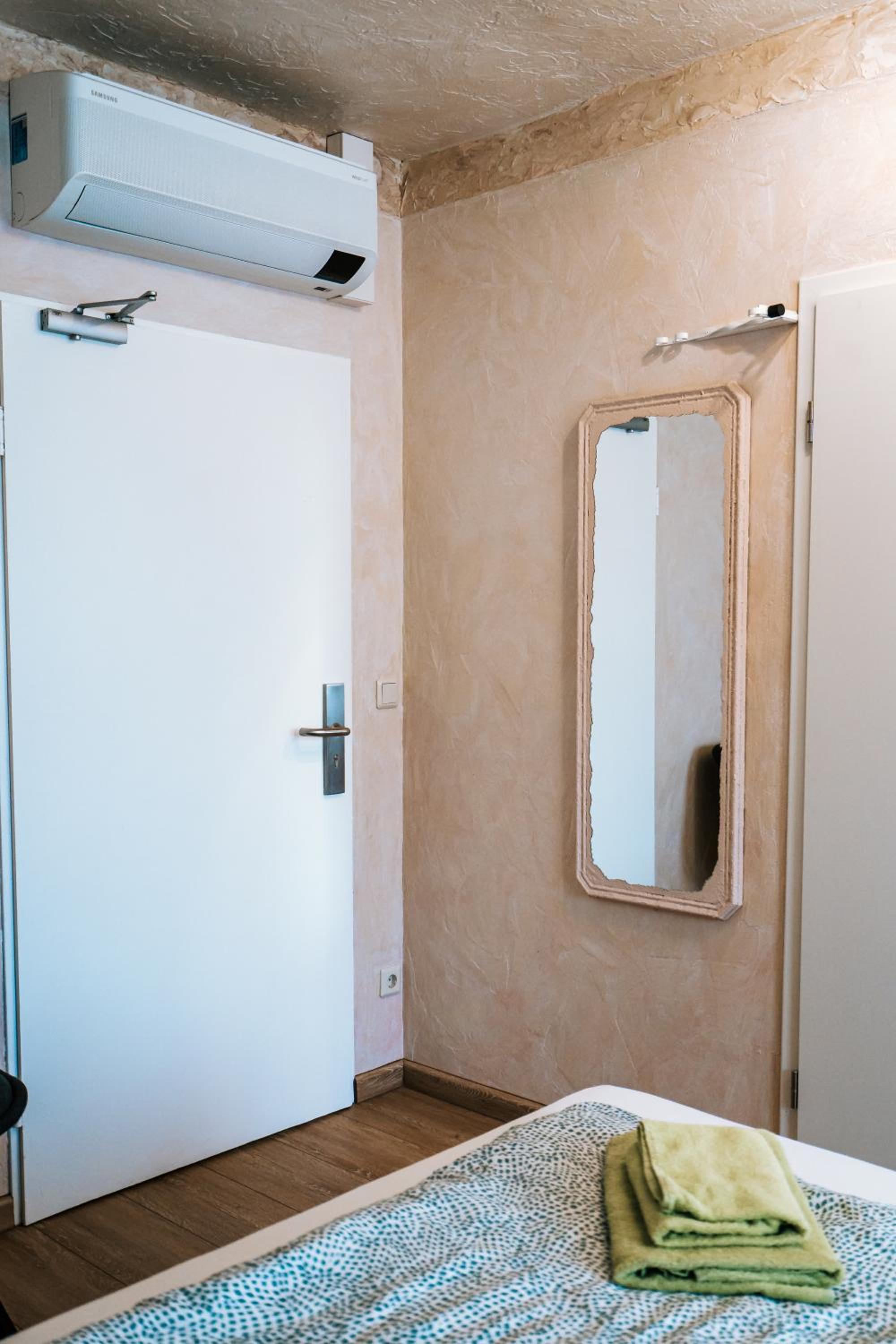 Standard Double or Twin Room - Photo 4