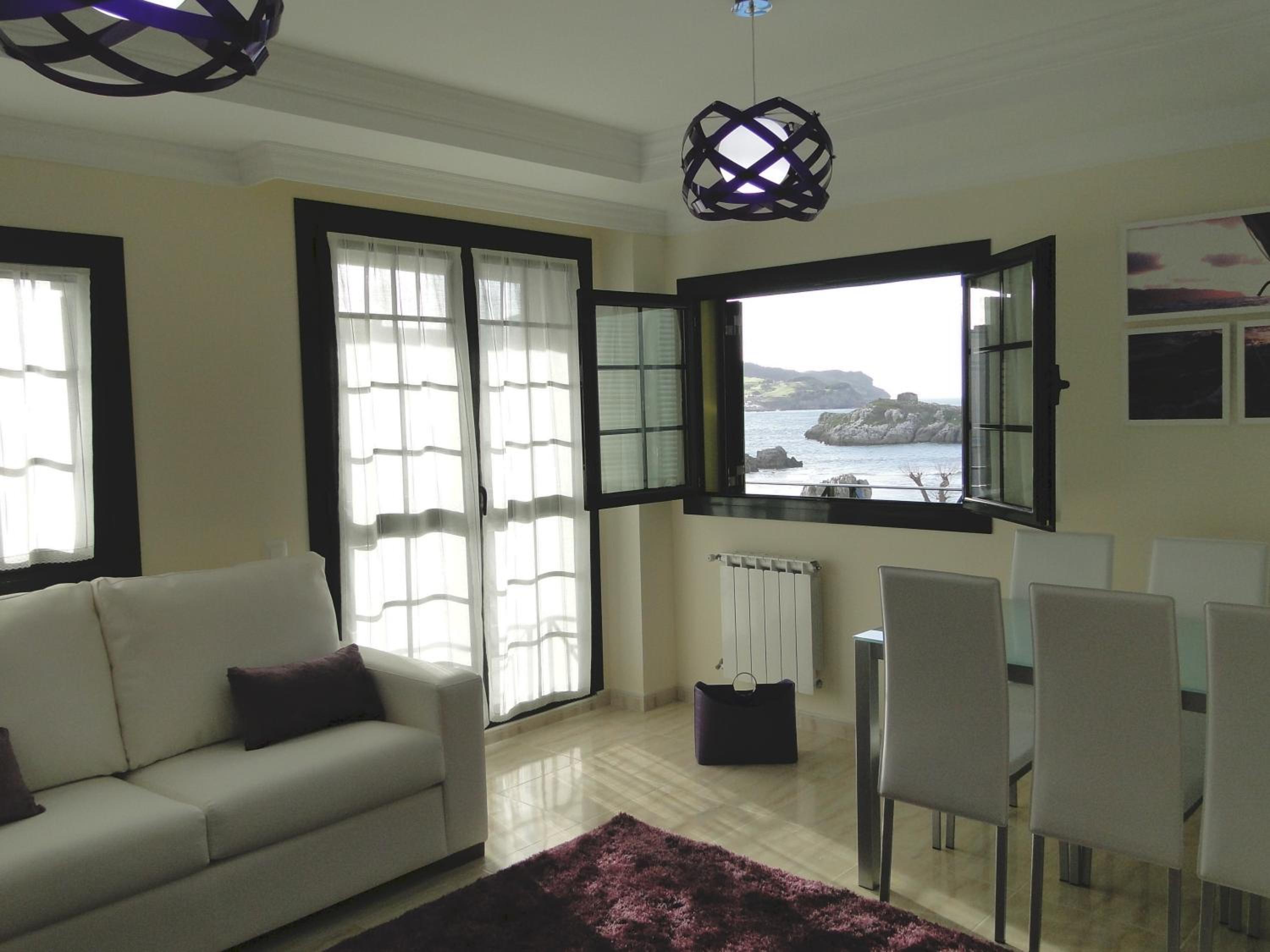 Three-Bedroom Apartment with Sea View (6 Adults) photo 2