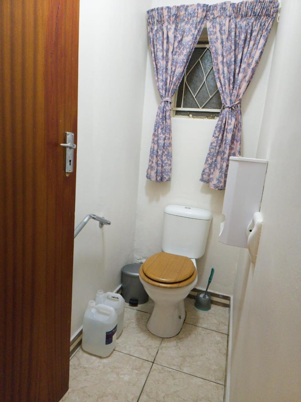 Twin Room - Photo 34